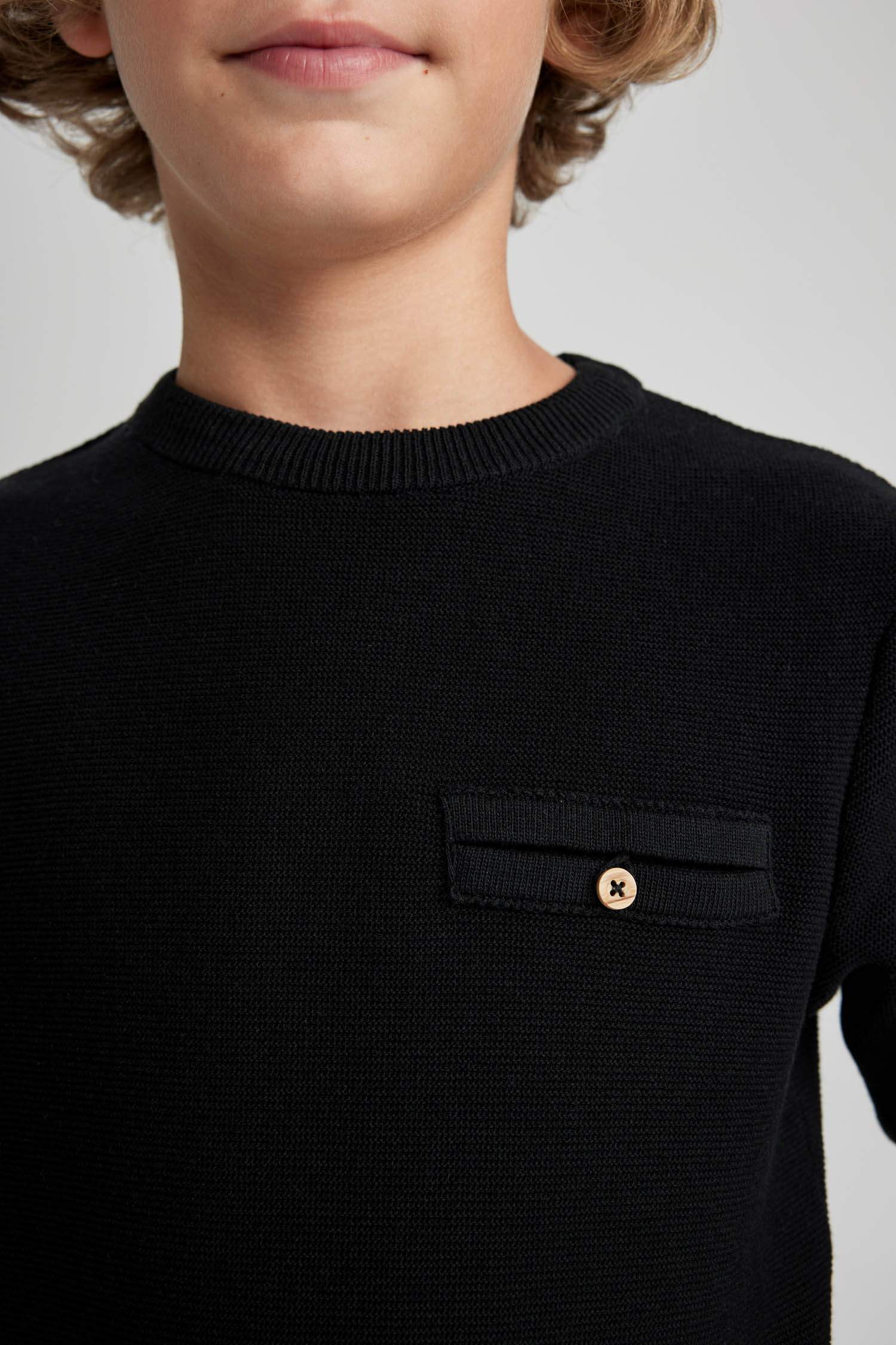 بلوفر تريكو اولادي قصة عادية برقبة مستديرة