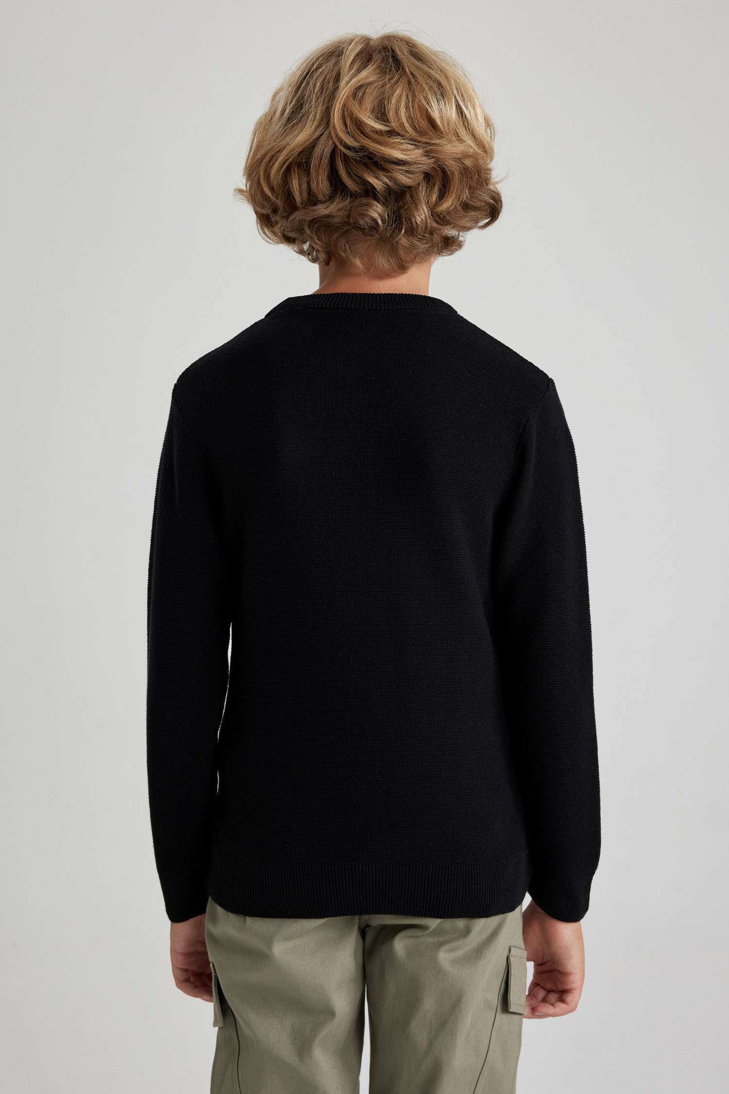 بلوفر تريكو اولادي قصة عادية برقبة مستديرة