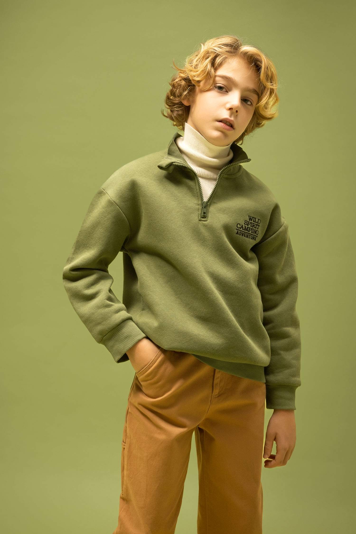 Erkek Çocuk Oversize Geniş Kalıp Dik Yaka Baskılı Kalın Sweatshirt