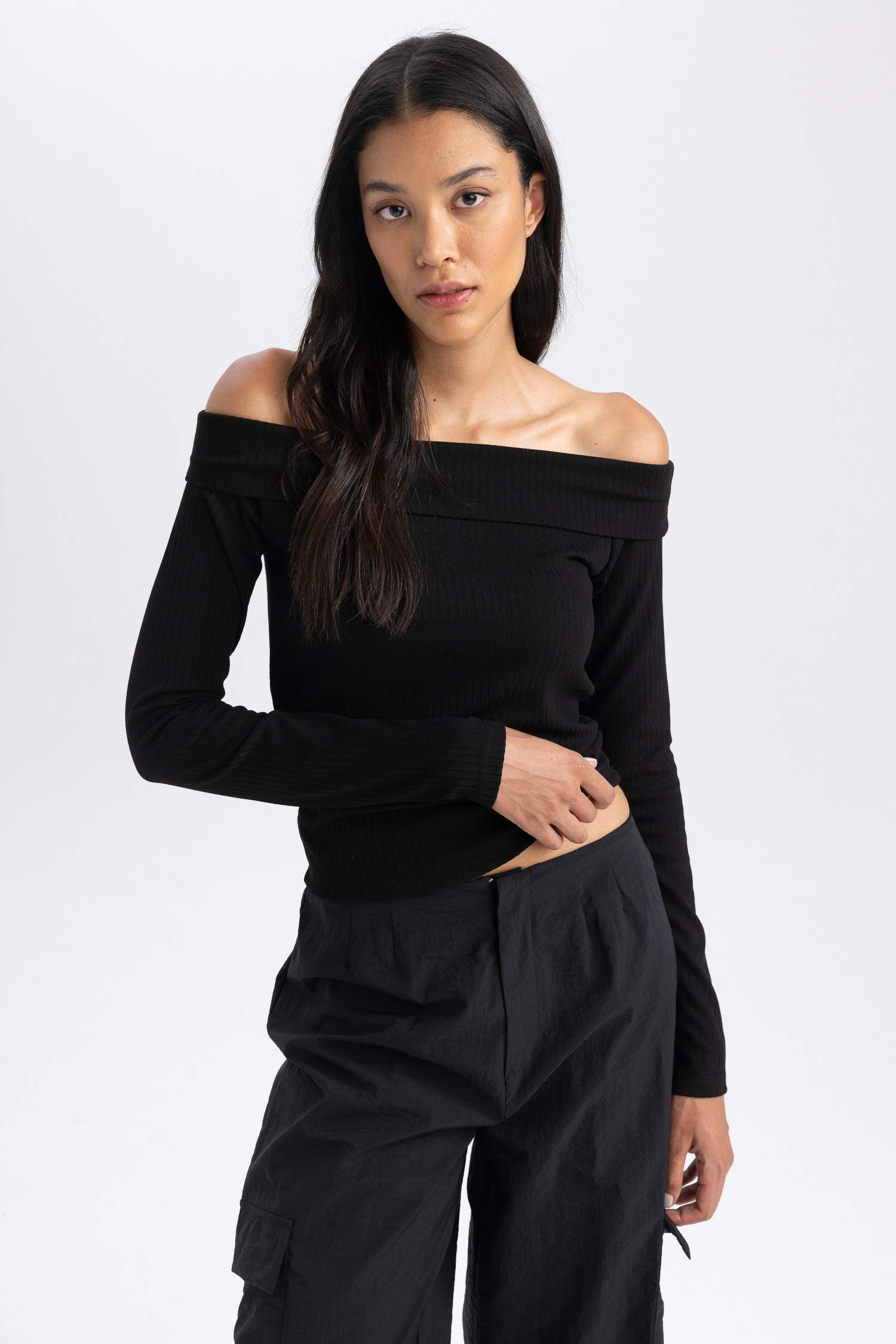 Slim Fit Dar Kesim Omzu Açık Fitilli Kaşkorse Uzun Kollu Tişört