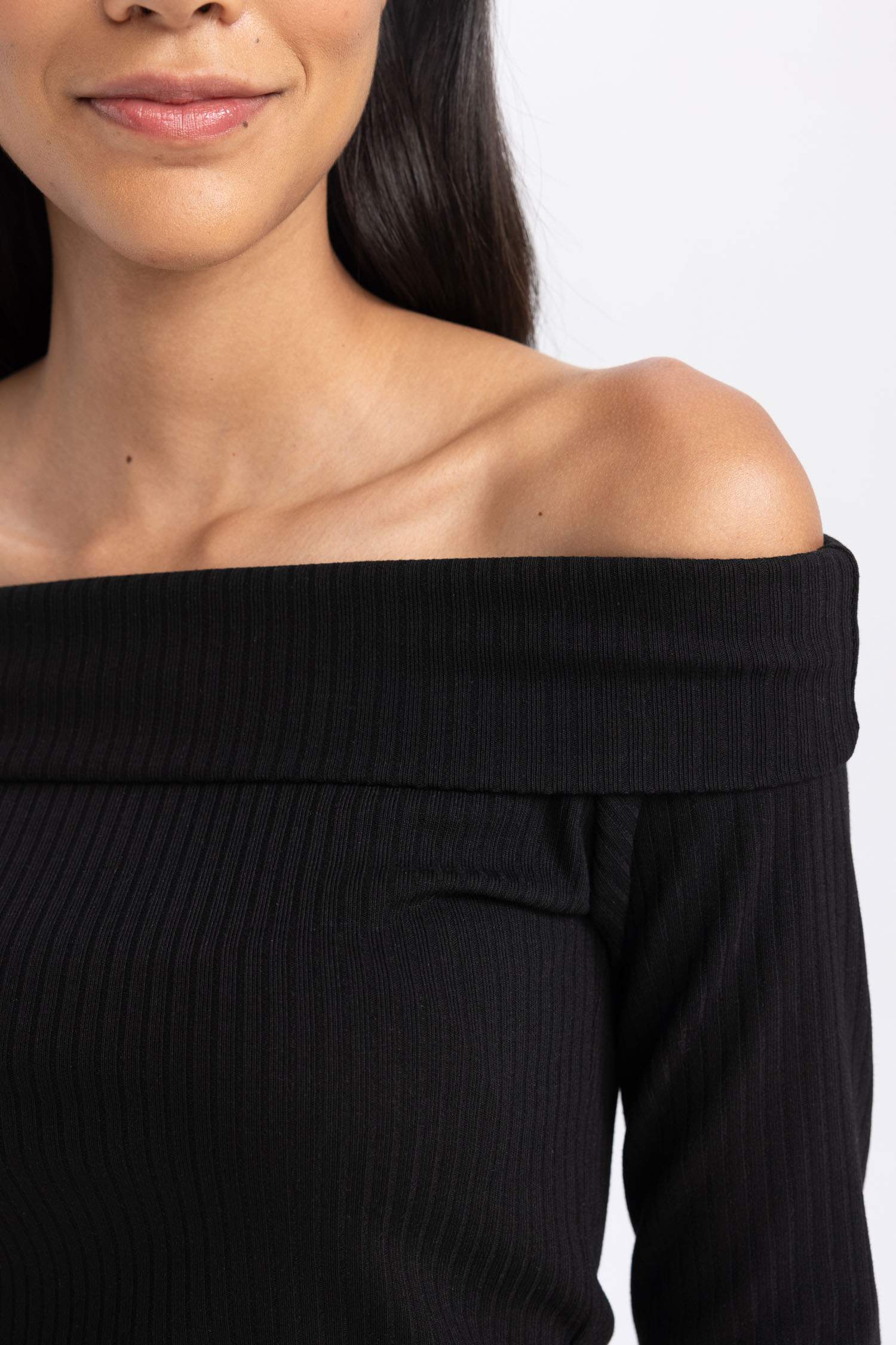 Slim Fit Dar Kesim Omzu Açık Fitilli Kaşkorse Uzun Kollu Tişört