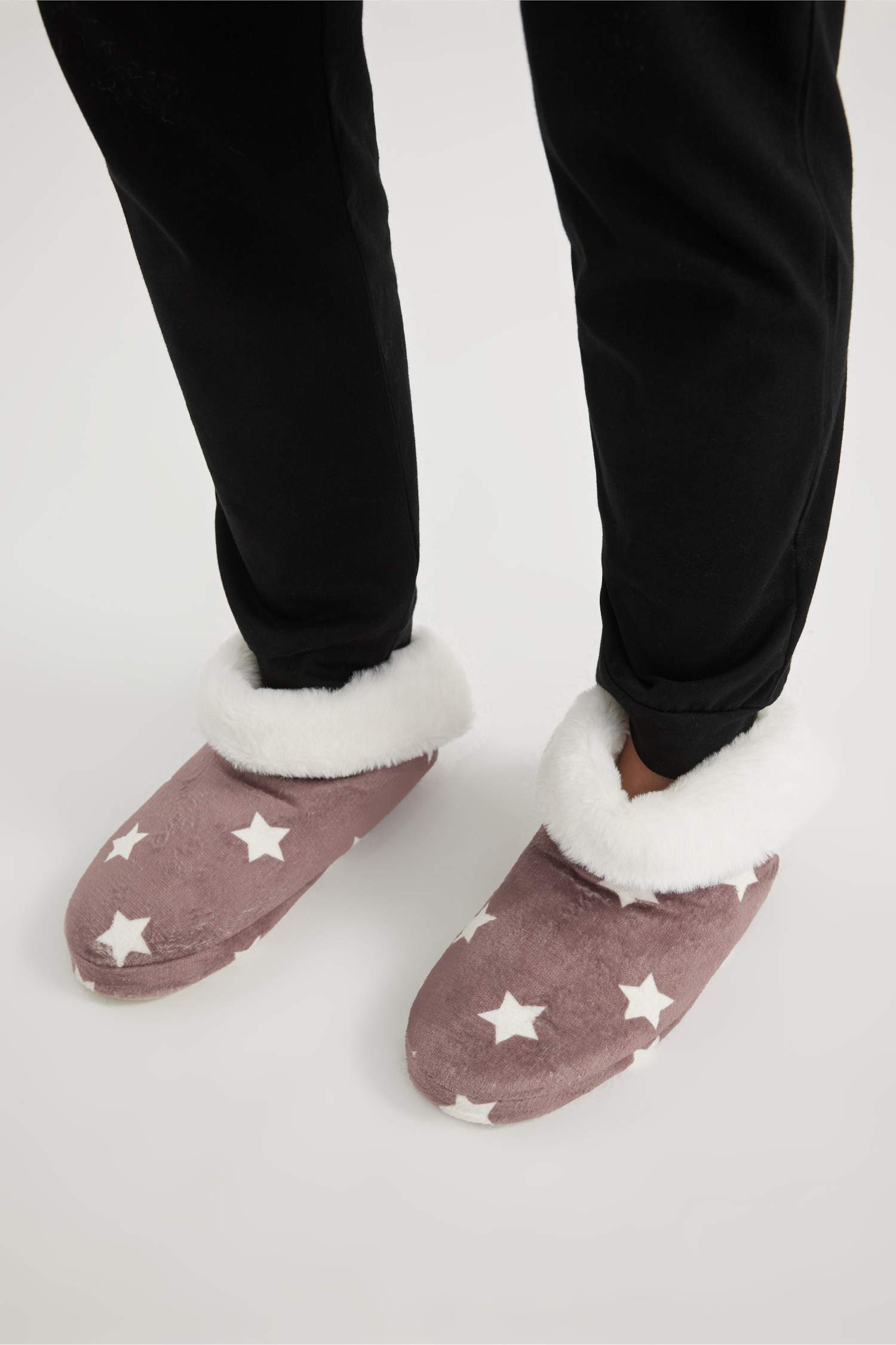 شبشب بيت شتوي حريمي بكعب مسطح