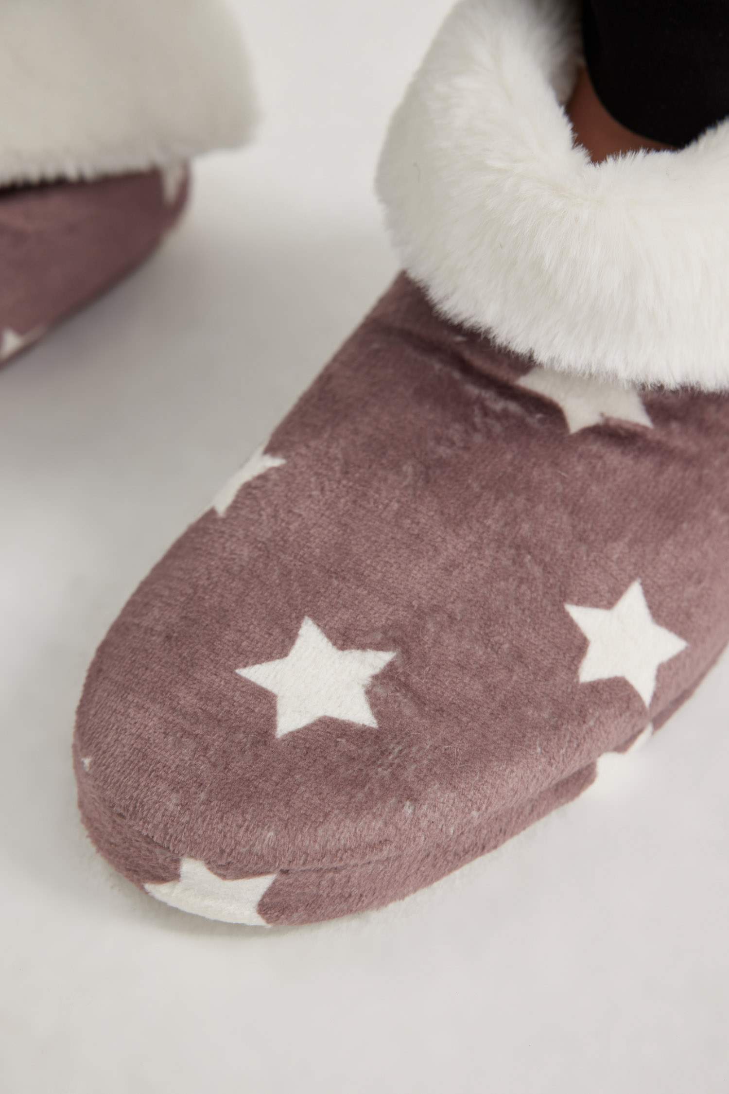 شبشب بيت شتوي حريمي بكعب مسطح