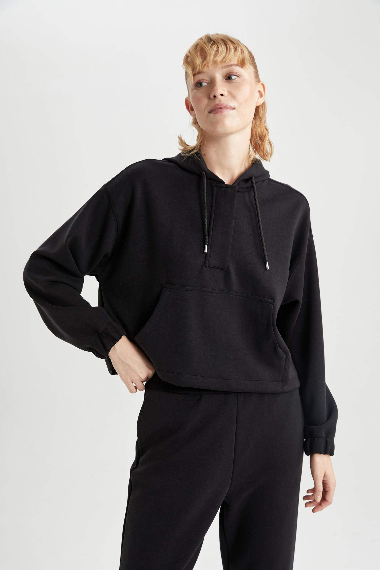 سويت شيرت اوفر سايز رياضي بكابيشون بجيب من DeFactoFit