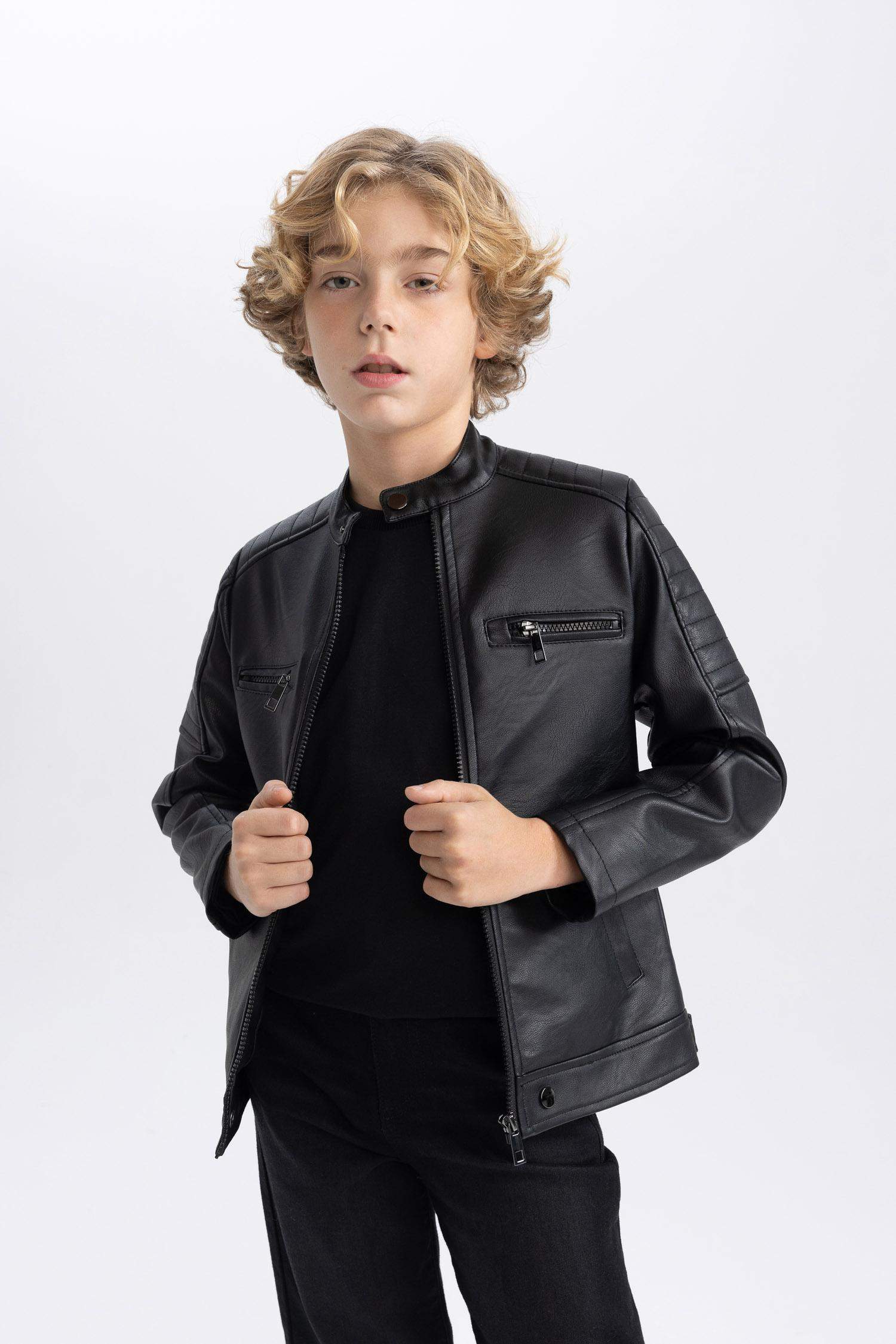 جاكيت ولادي جلد صناعي طارد للماء برقبة عالية