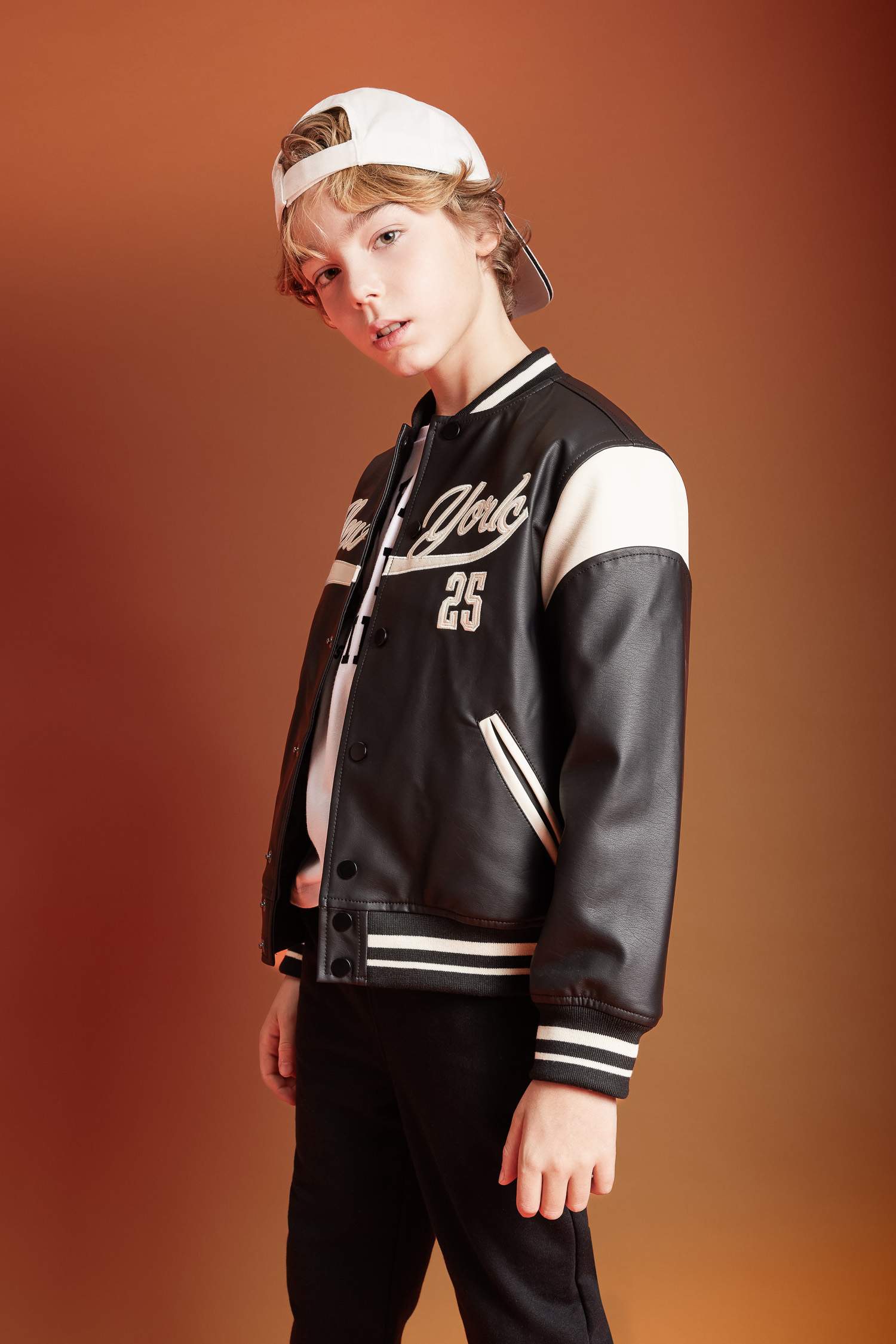 جاكيت بومبر ولادي جلد صناعي طارد للماء