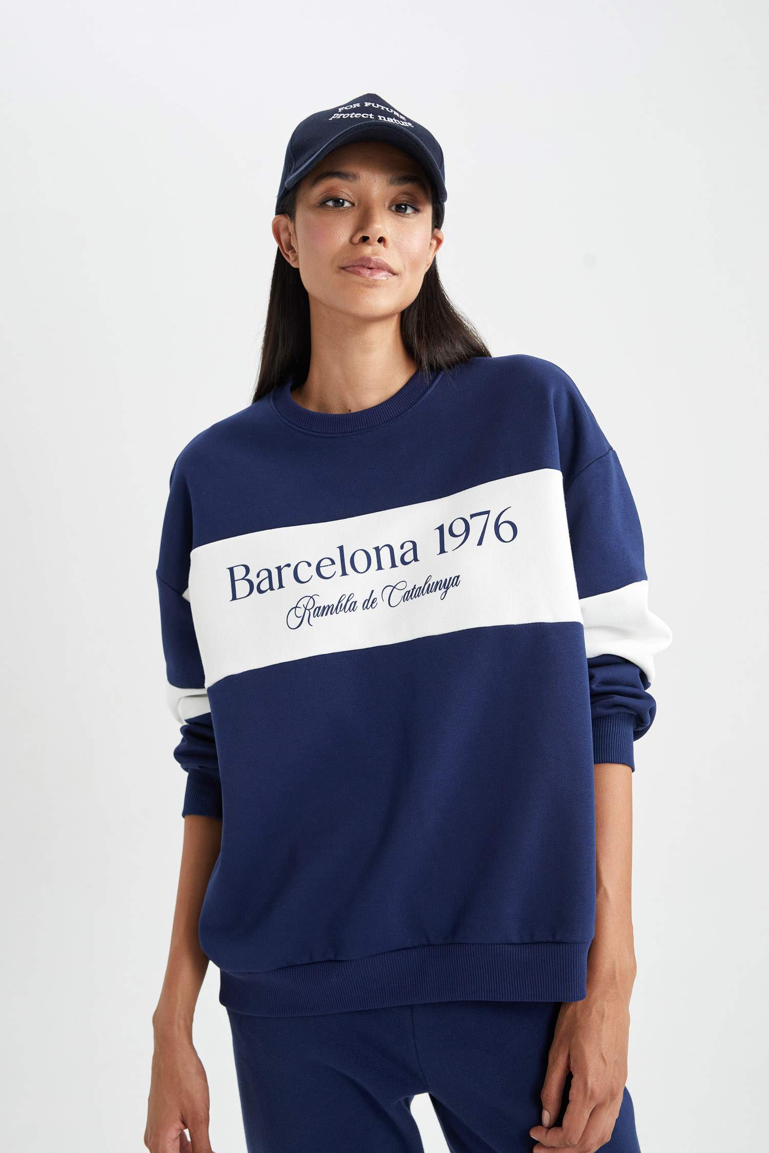 Світшот свободного крою з круглим вирізом з принтом з товстої тканини для жінок