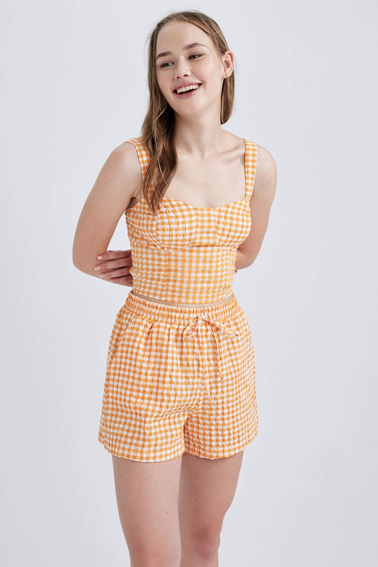 بلوزة كت بياخة قلب وحمالات