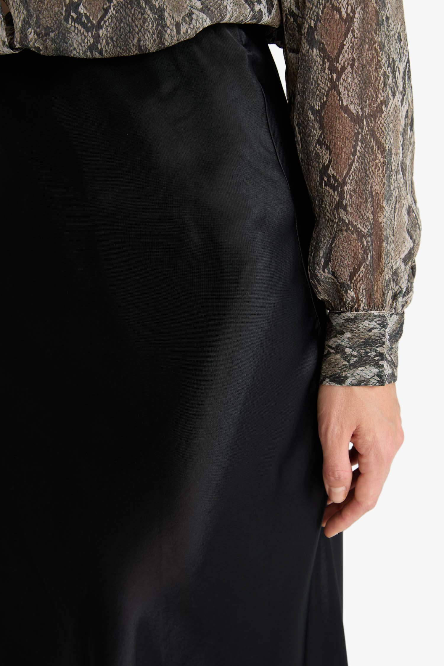 A Kesim Normal Bel Saten Midi Etek