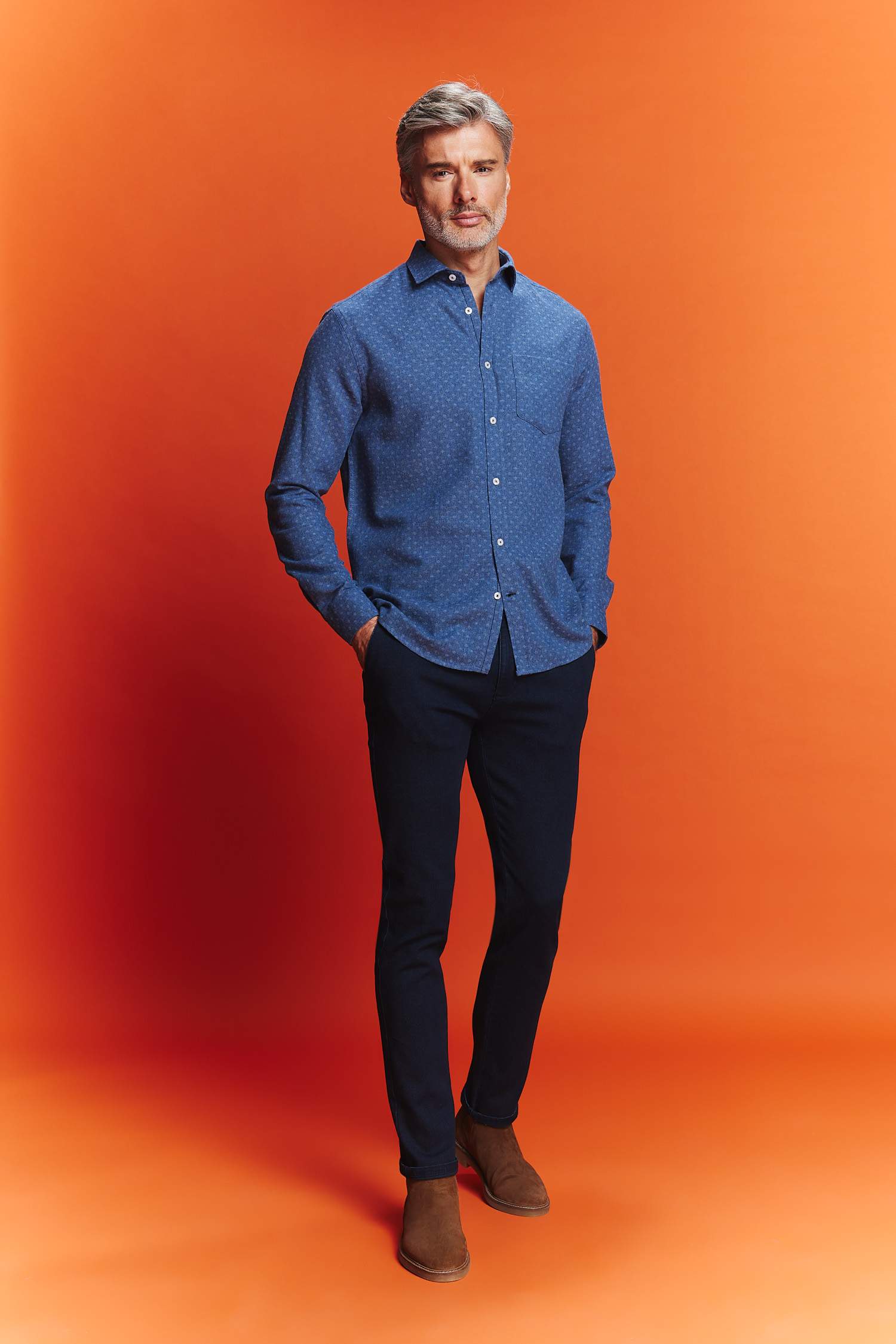 قميص ردن طويل وقصة عادية