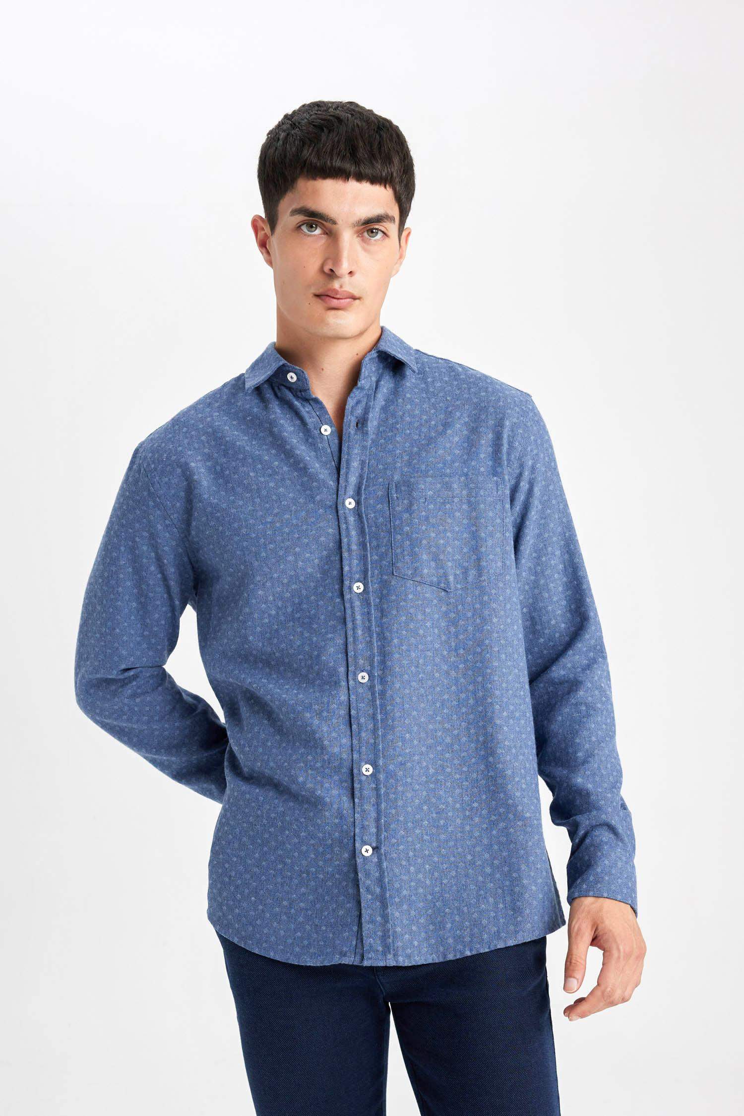 قميص ردن طويل وقصة عادية