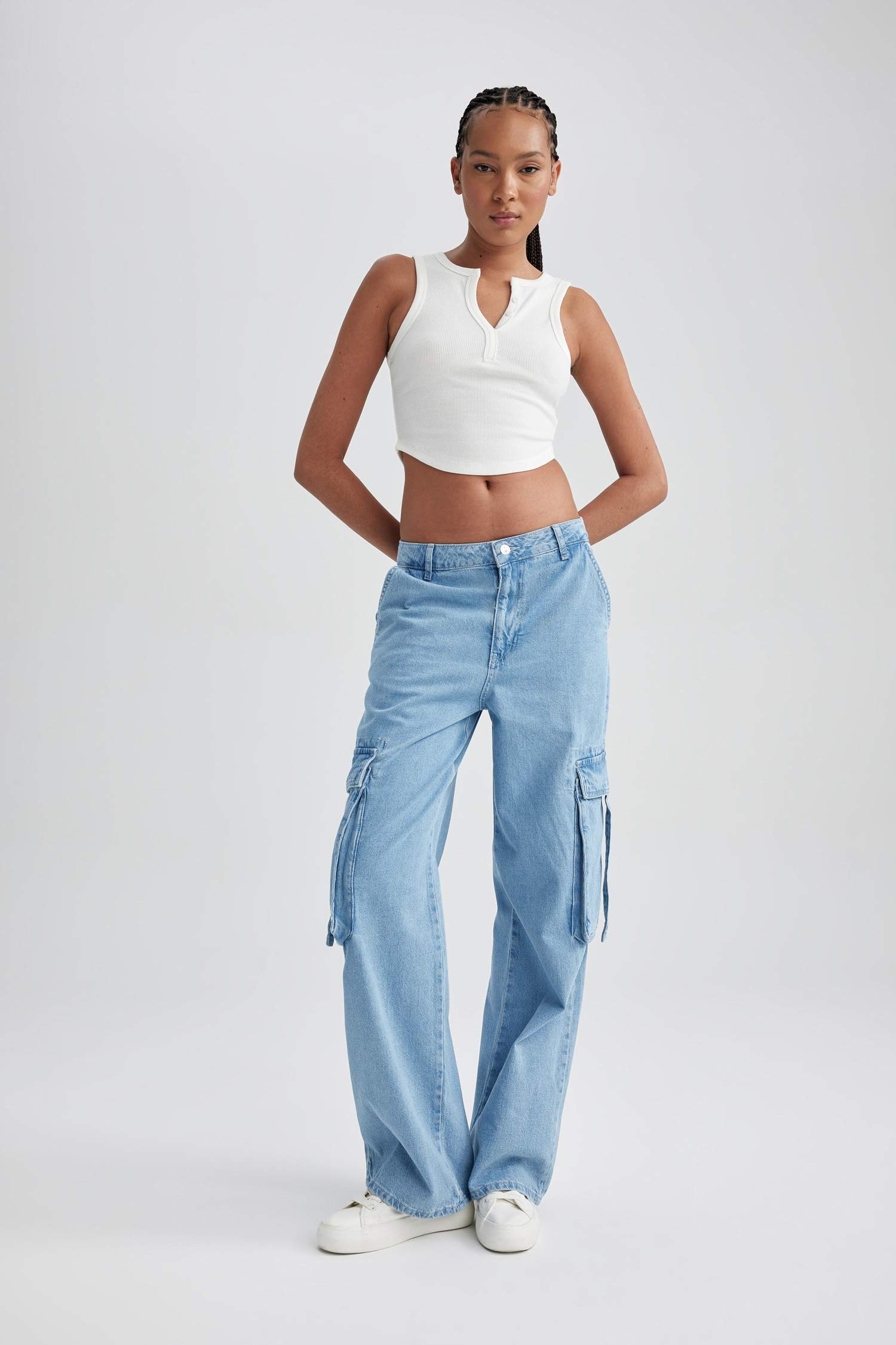 بنطلون جينز كارجو برجل واسع وجيب