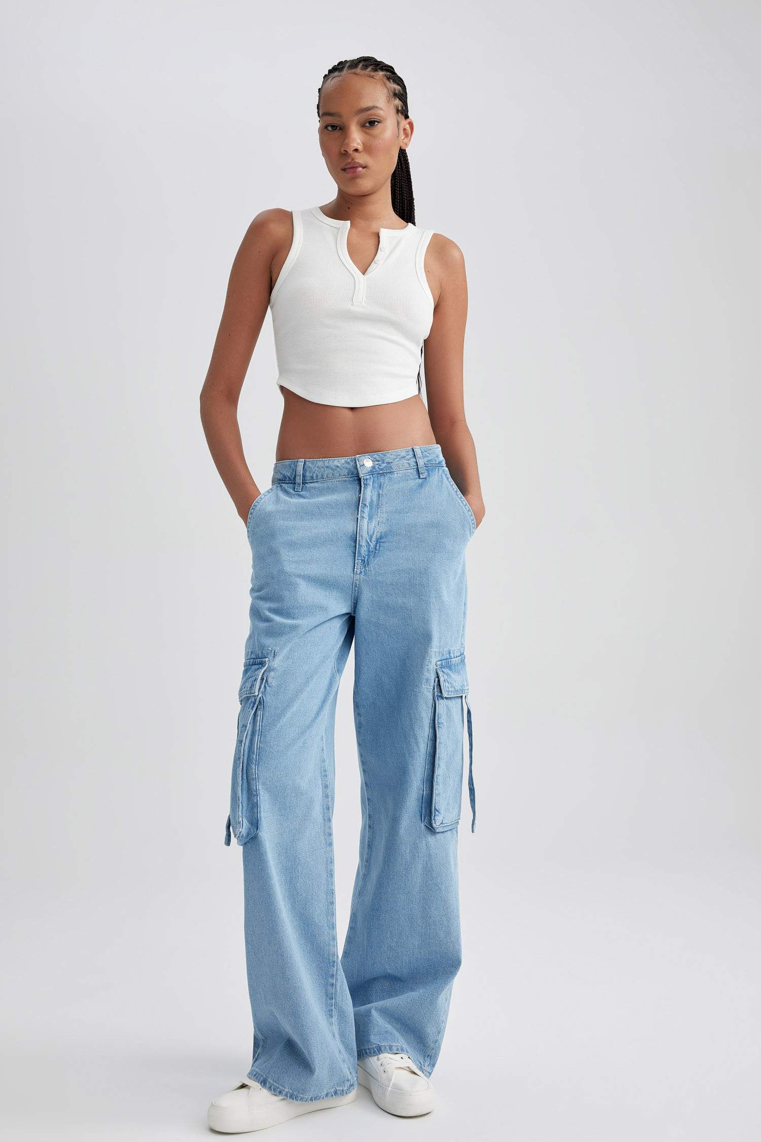 بنطلون جينز كارجو برجل واسع وجيب