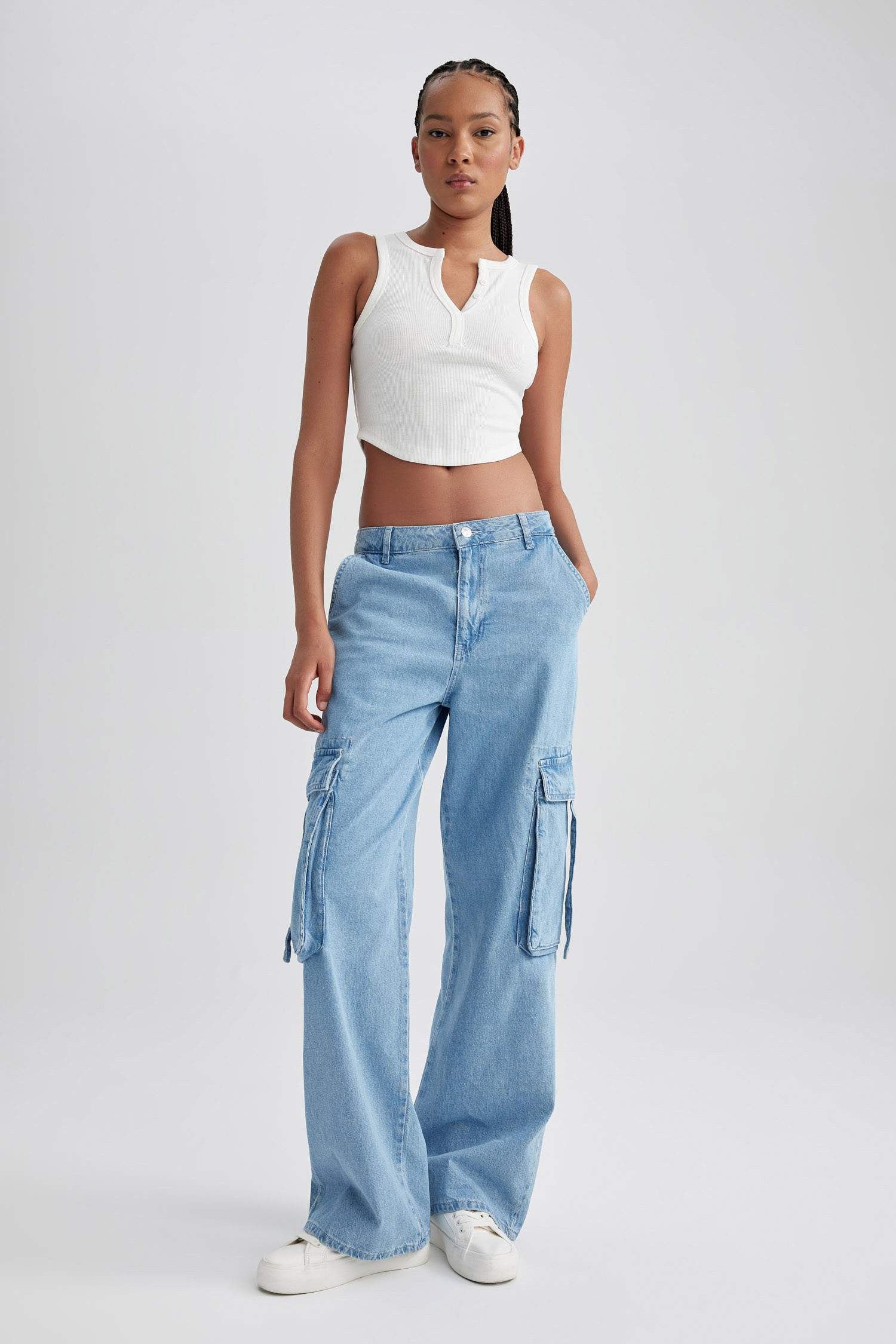 بنطلون جينز كارجو برجل واسع وجيب