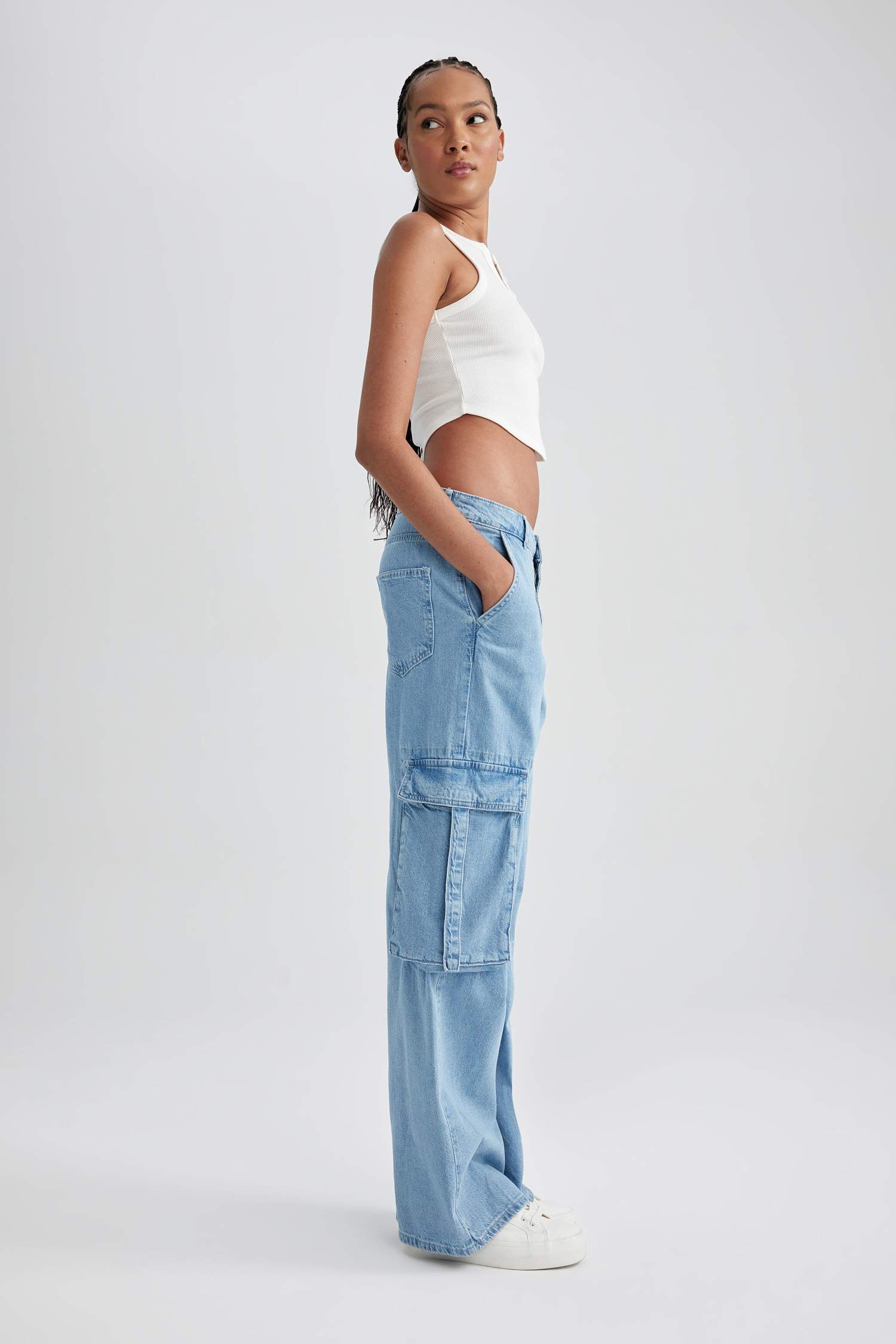 بنطلون جينز كارجو برجل واسع وجيب