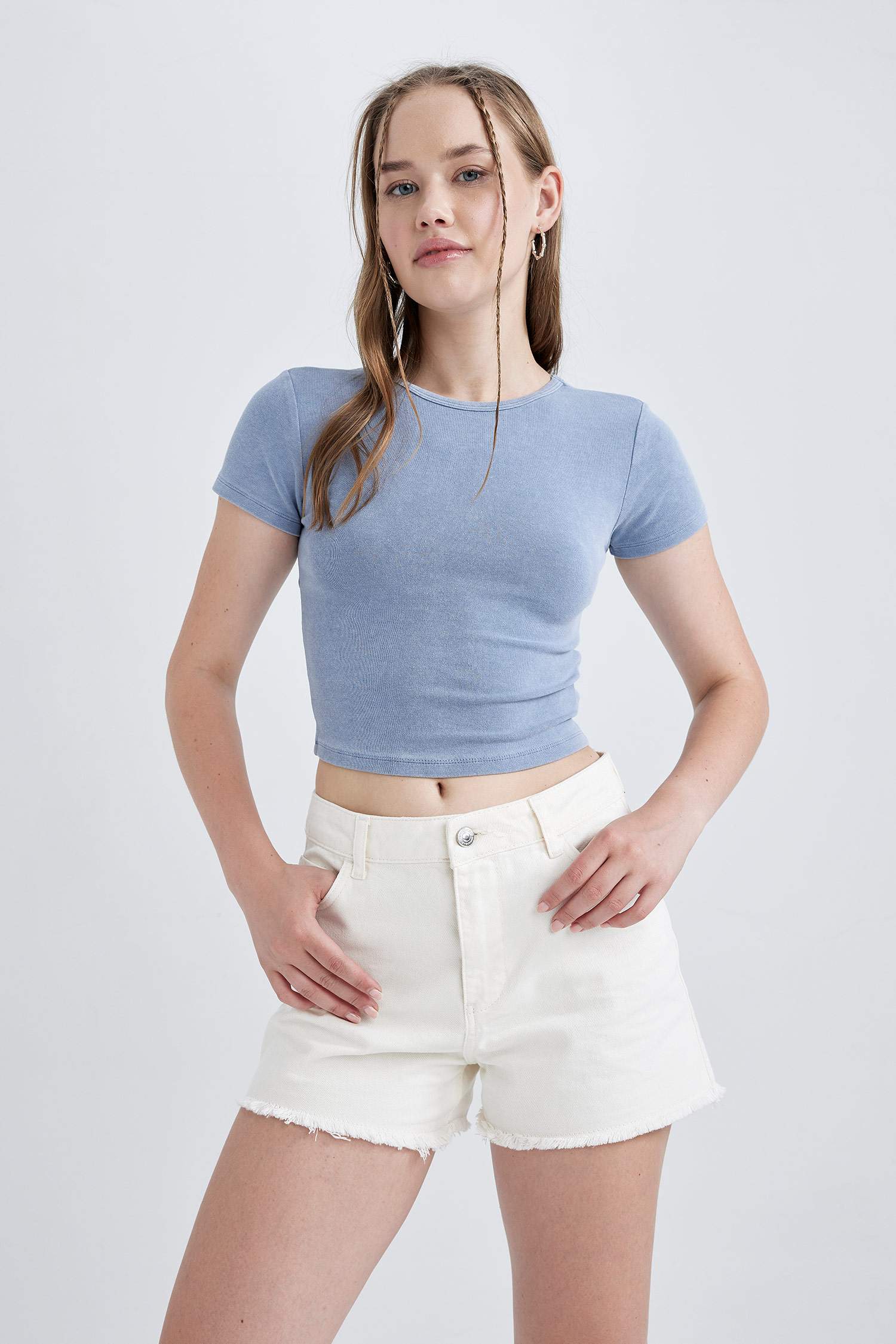 تيشيرت نص ردن مضلع بتأثير باهت