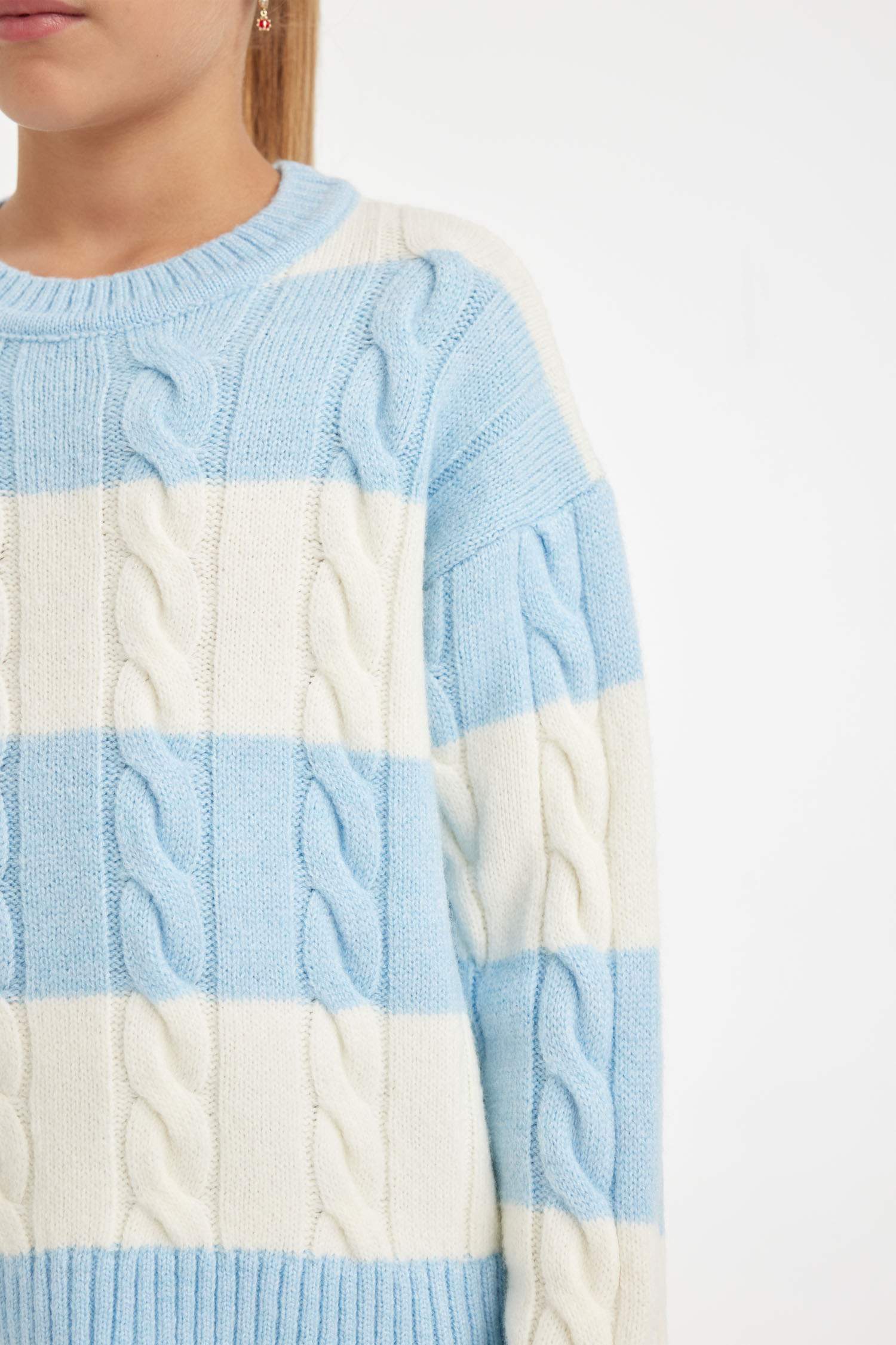 بلوفر بناتي تريكو مخطط قصة عادية برقبة مستديرة