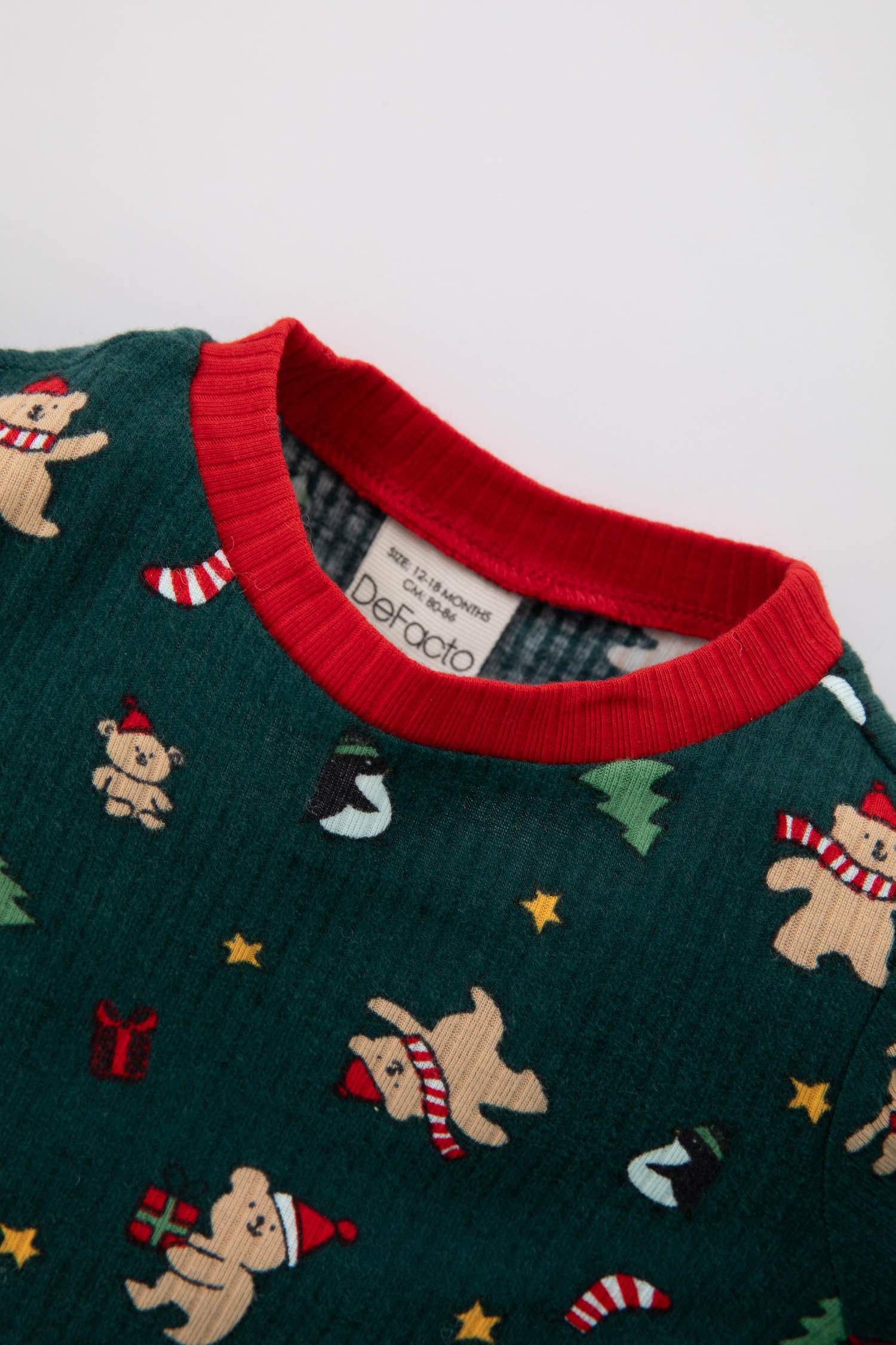 طقم بيجاما ولادي مضلع بطبعة كريسمس - قطعتين