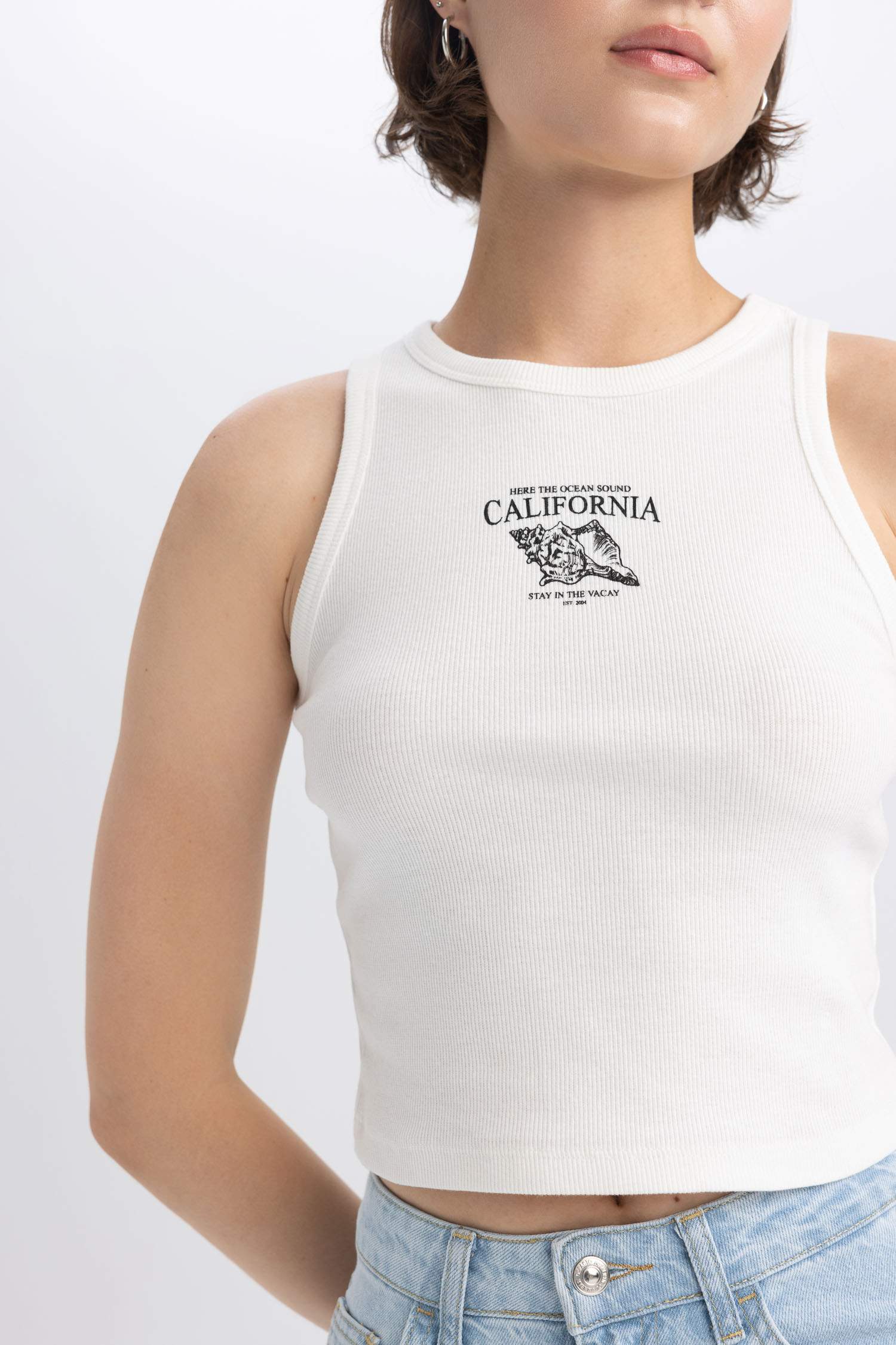 White WOMAN Slim Fit Printed Camisole Crew Neck Undershirt 2901877