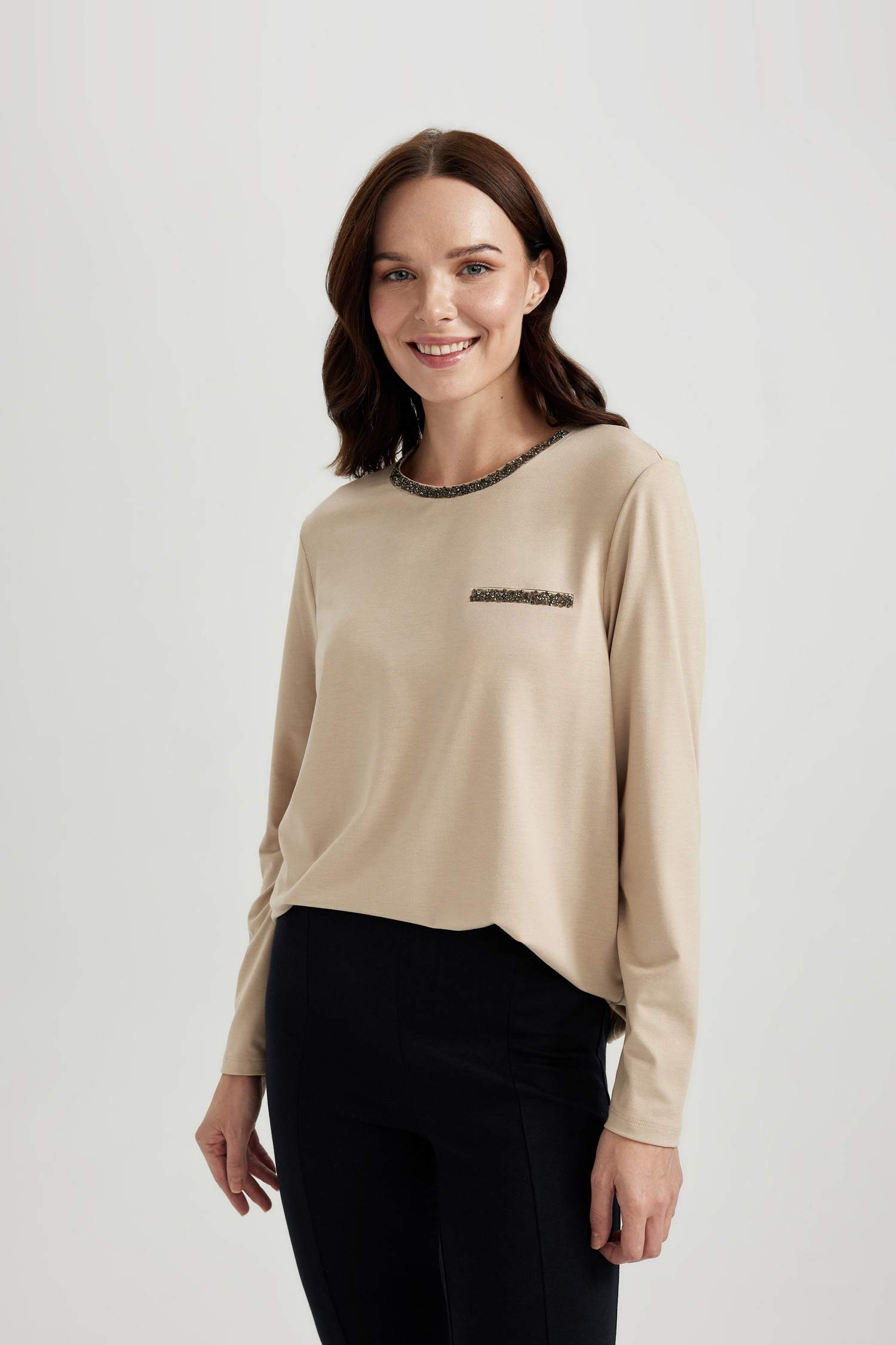 تيشيرت كم طويل بقصة عادية برقبة مستديرة