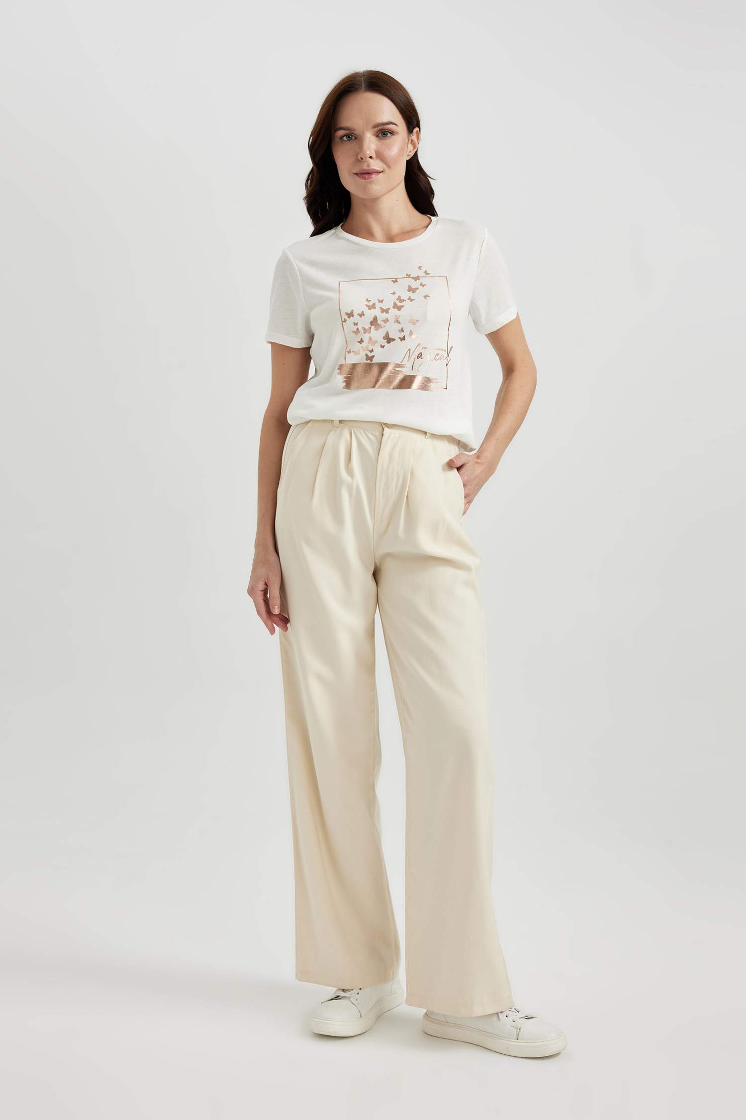 تي شيرت قصة عادية برقبة مستديرة