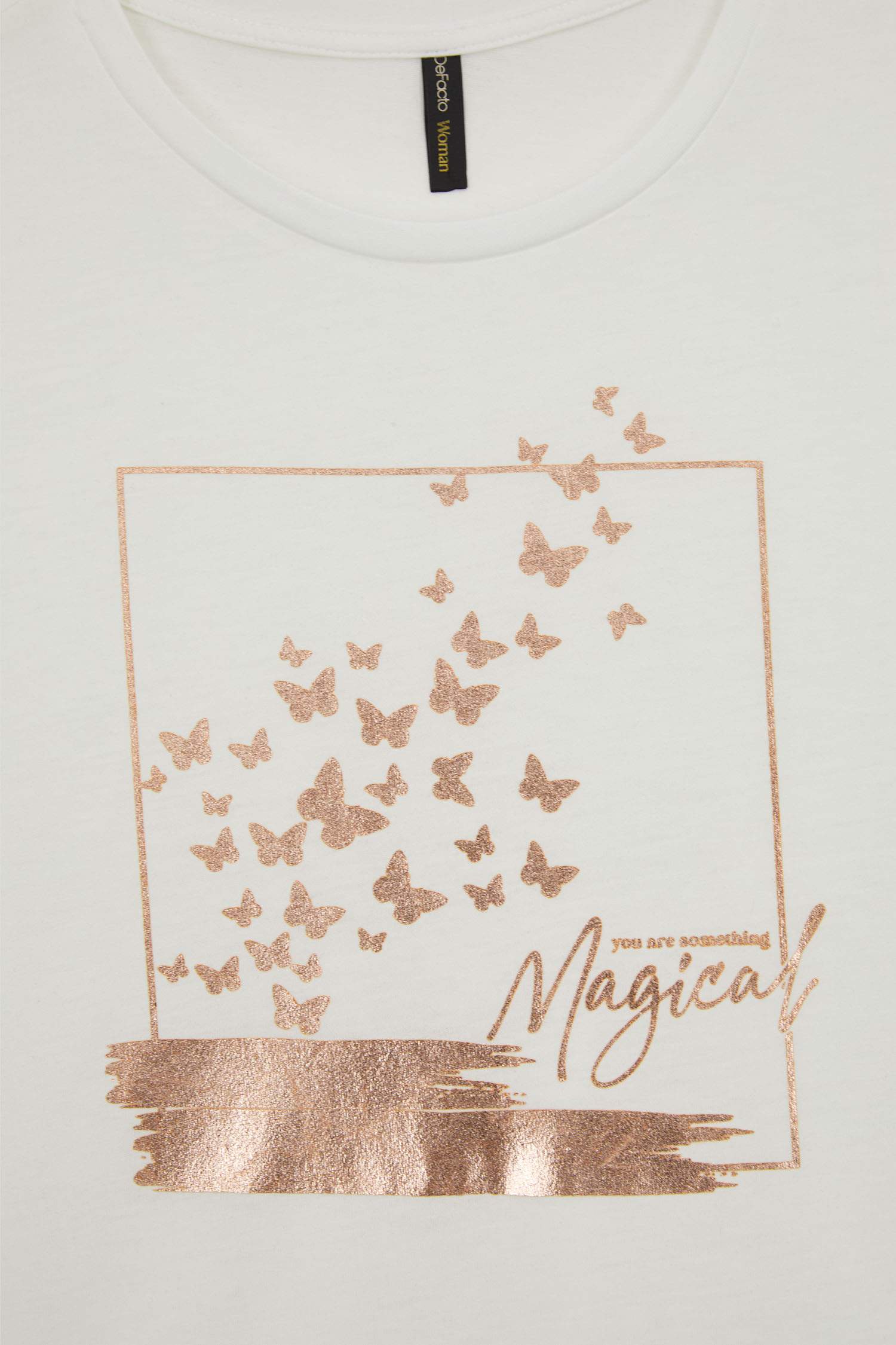 تي شيرت قصة عادية برقبة مستديرة