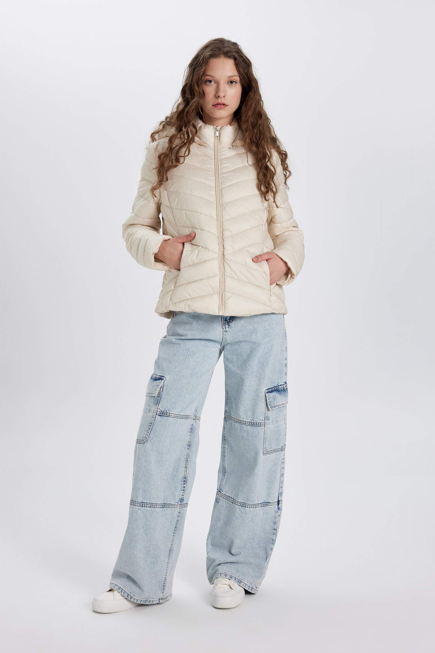 قمصلة نفخ قصة عادية بغطاء للرأس مقاوم للماء