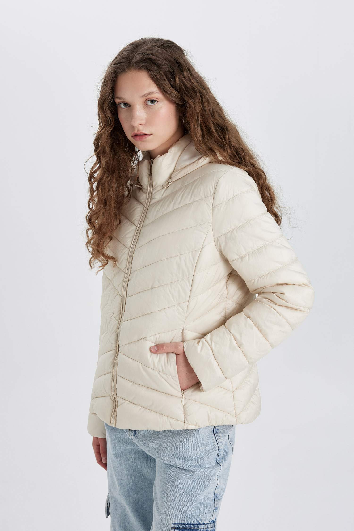 قمصلة نفخ قصة عادية بغطاء للرأس مقاوم للماء