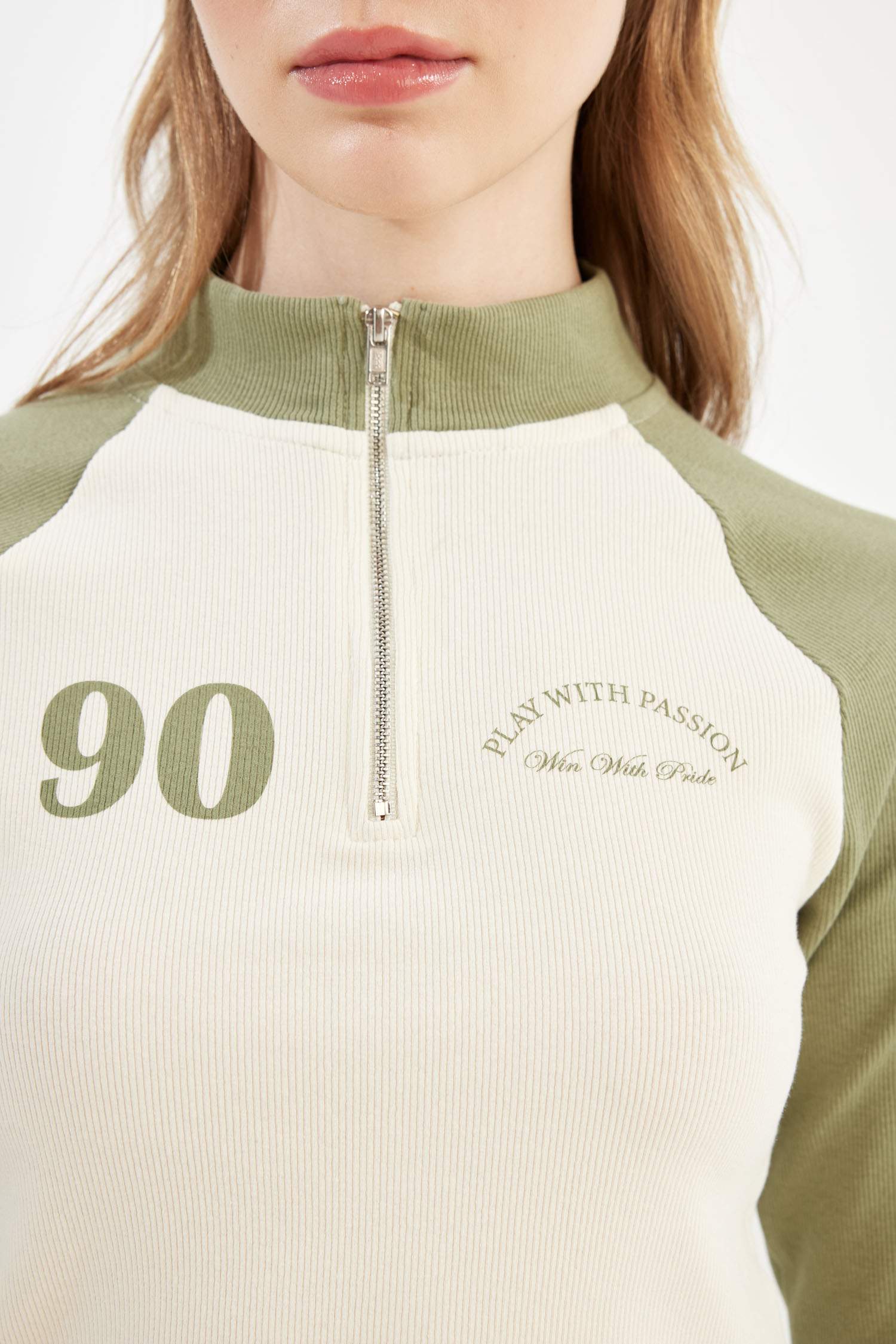 Fitted Fitilli Kaşkorse Yarım Fermuarlı Dik Yaka Renk Bloklu Baskılı Uzun Kollu Tişört