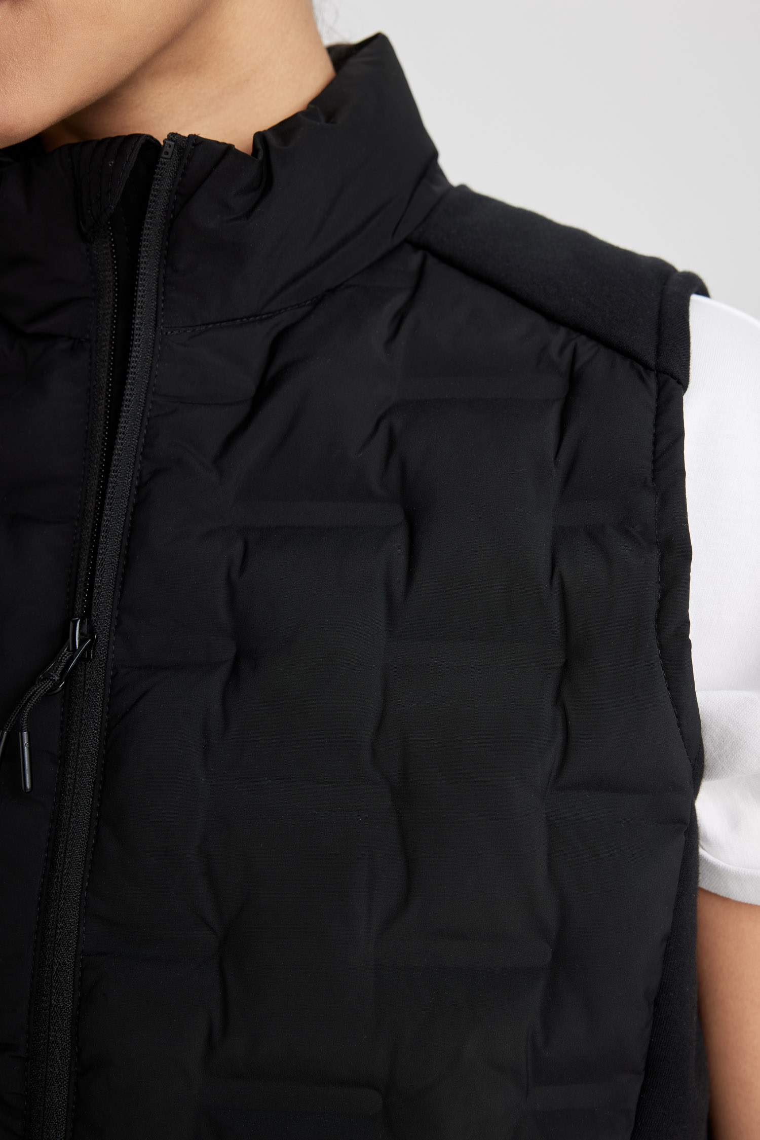 Su İtici Rüzgar Geçirmez Slim Fit Dar Kesim Fermuarlı Şişme Sporcu Yelek