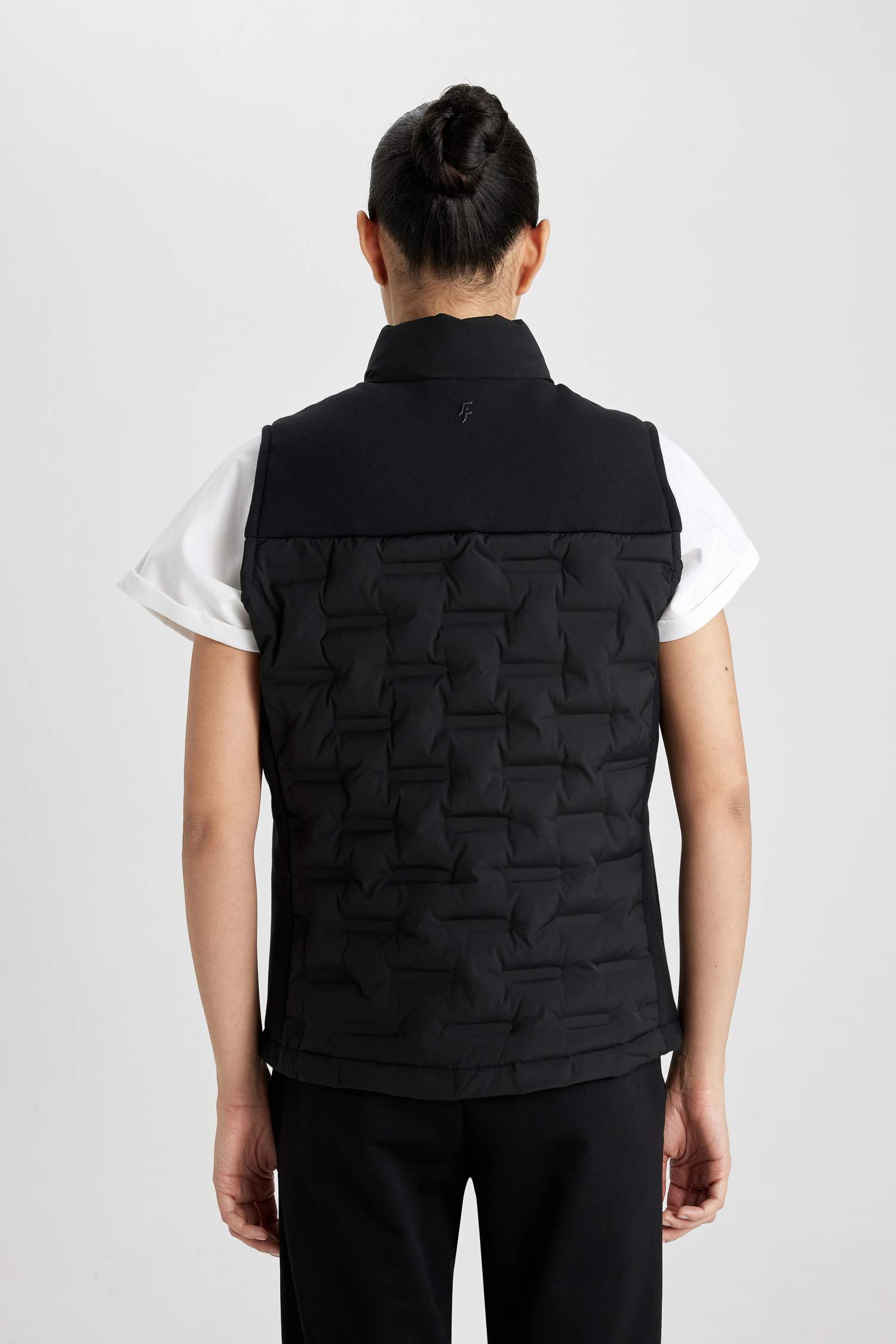 Su İtici Rüzgar Geçirmez Slim Fit Dar Kesim Fermuarlı Şişme Sporcu Yelek