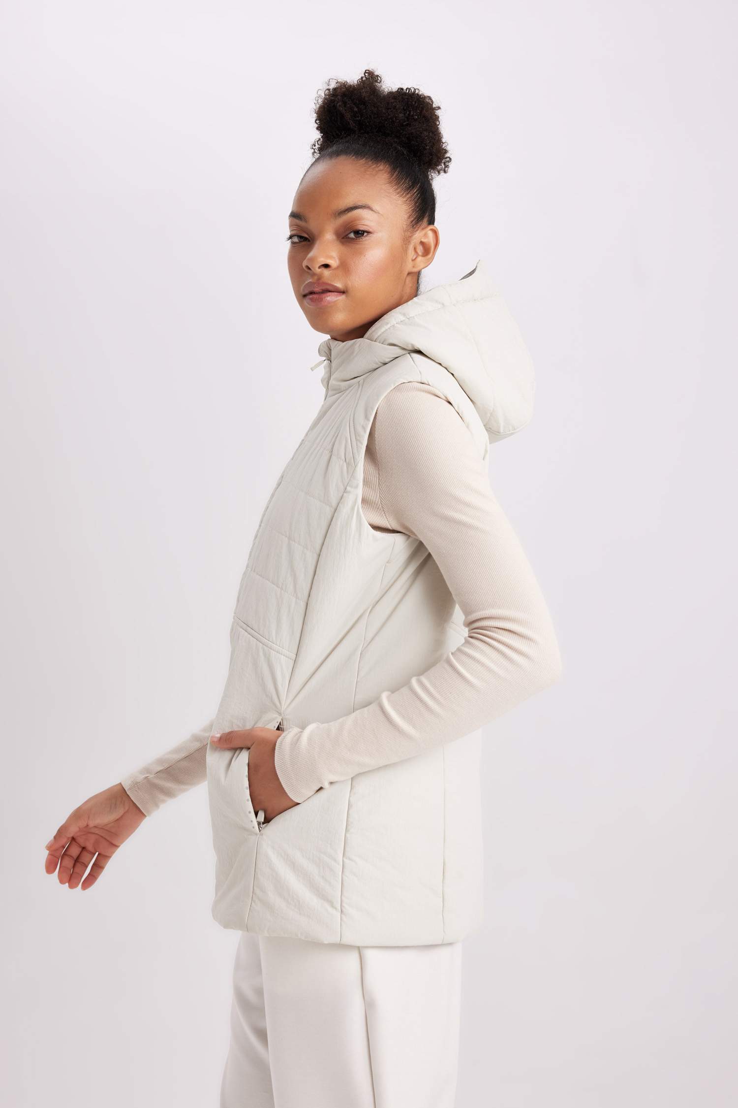 Su İtici Rüzgar Geçirmez Slim Fit Dar Kesim Kapüşonlu Sporcu Şişme Yelek