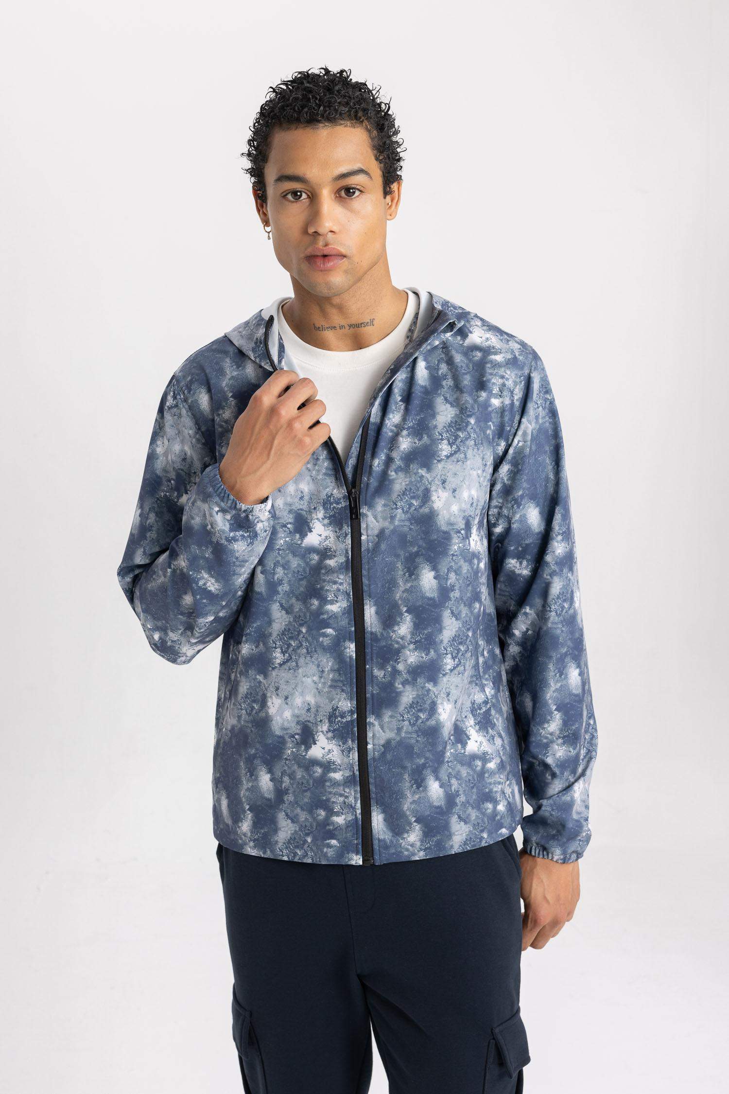 Su İtici Slim Fit Dar Kesim Kapüşonlu File Astarlı Esnek Dokulu Mevsimlik Baharlık Mont