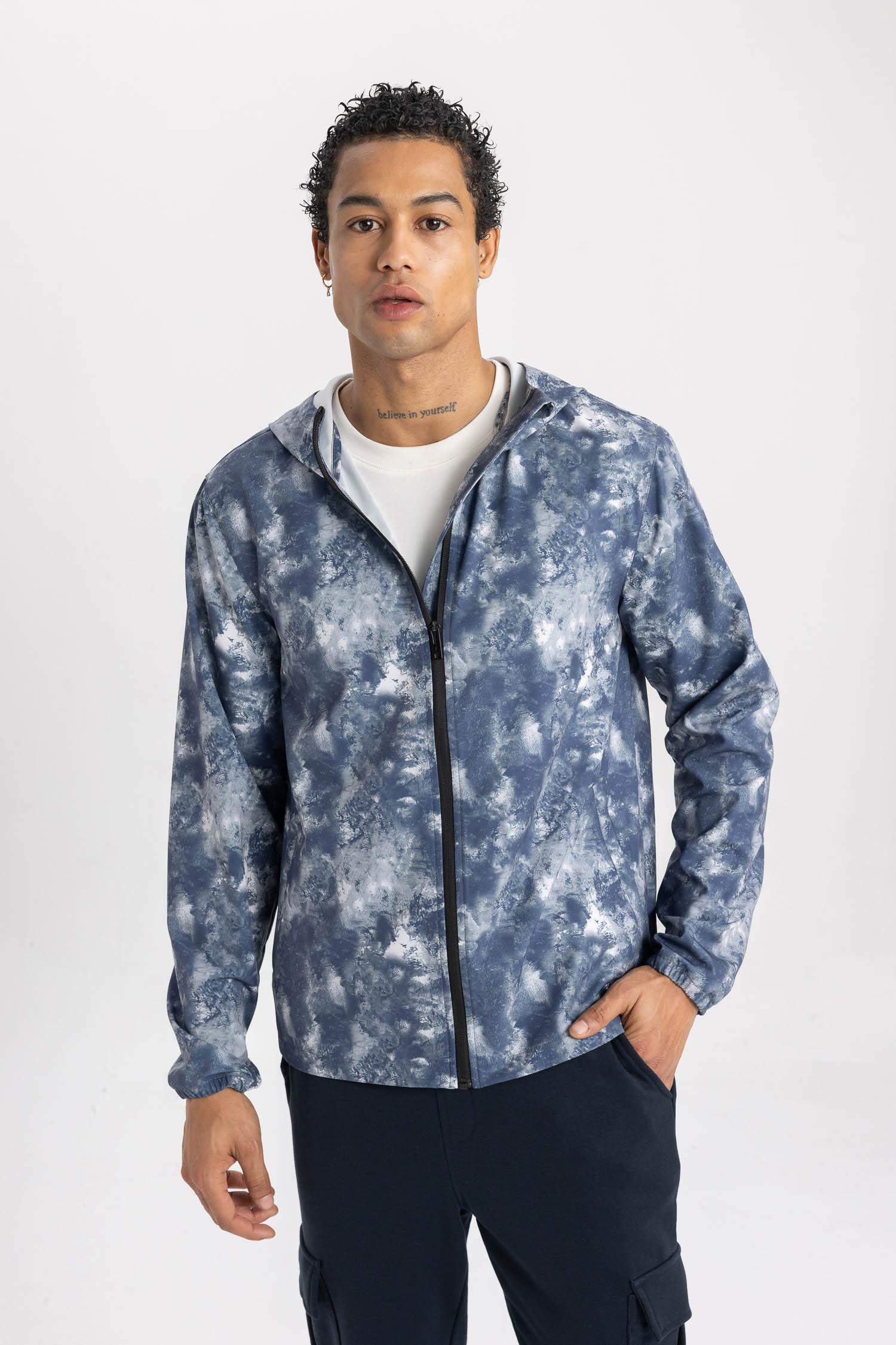 Su İtici Slim Fit Dar Kesim Kapüşonlu File Astarlı Esnek Dokulu Mevsimlik Baharlık Mont