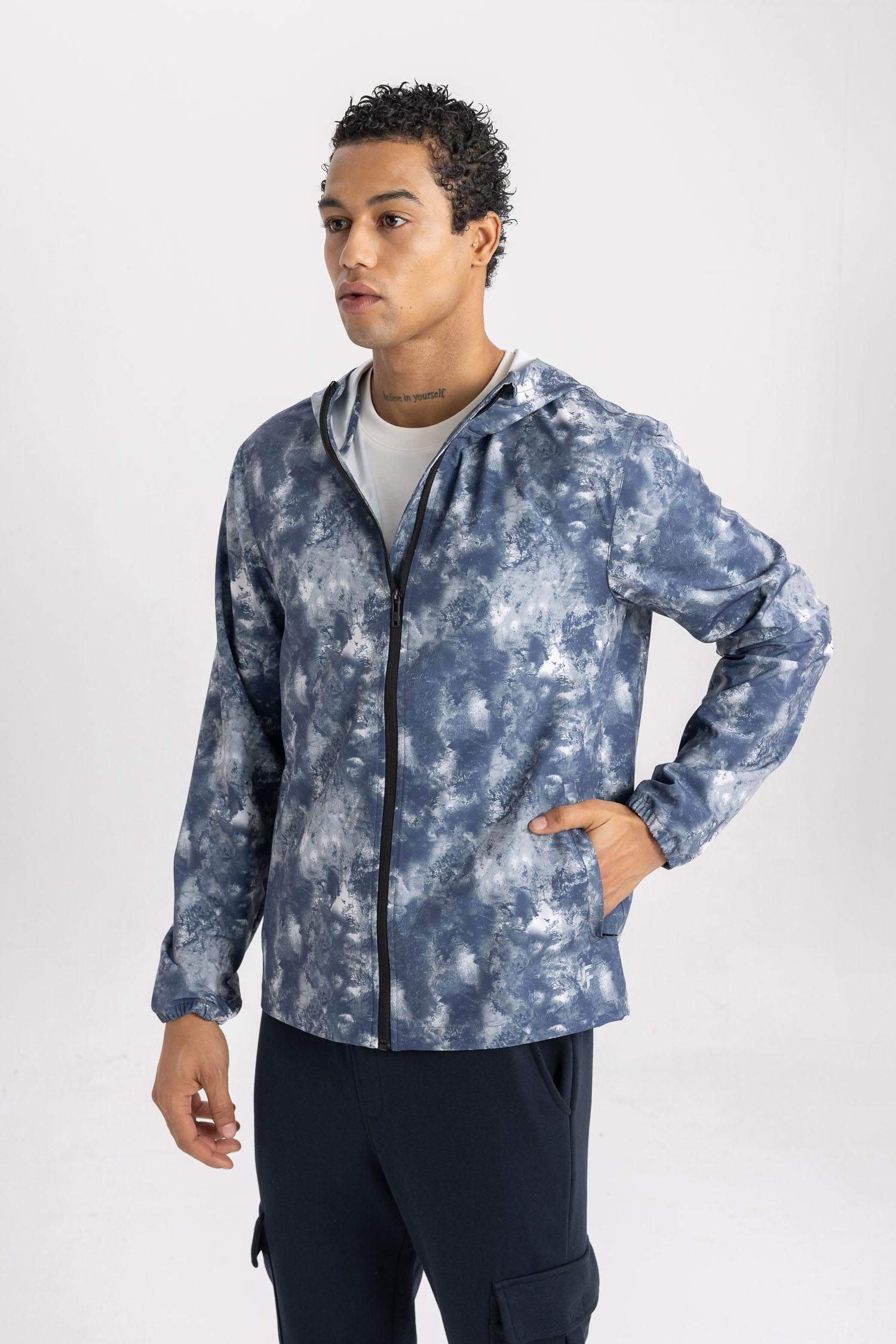 Su İtici Slim Fit Dar Kesim Kapüşonlu File Astarlı Esnek Dokulu Mevsimlik Baharlık Mont