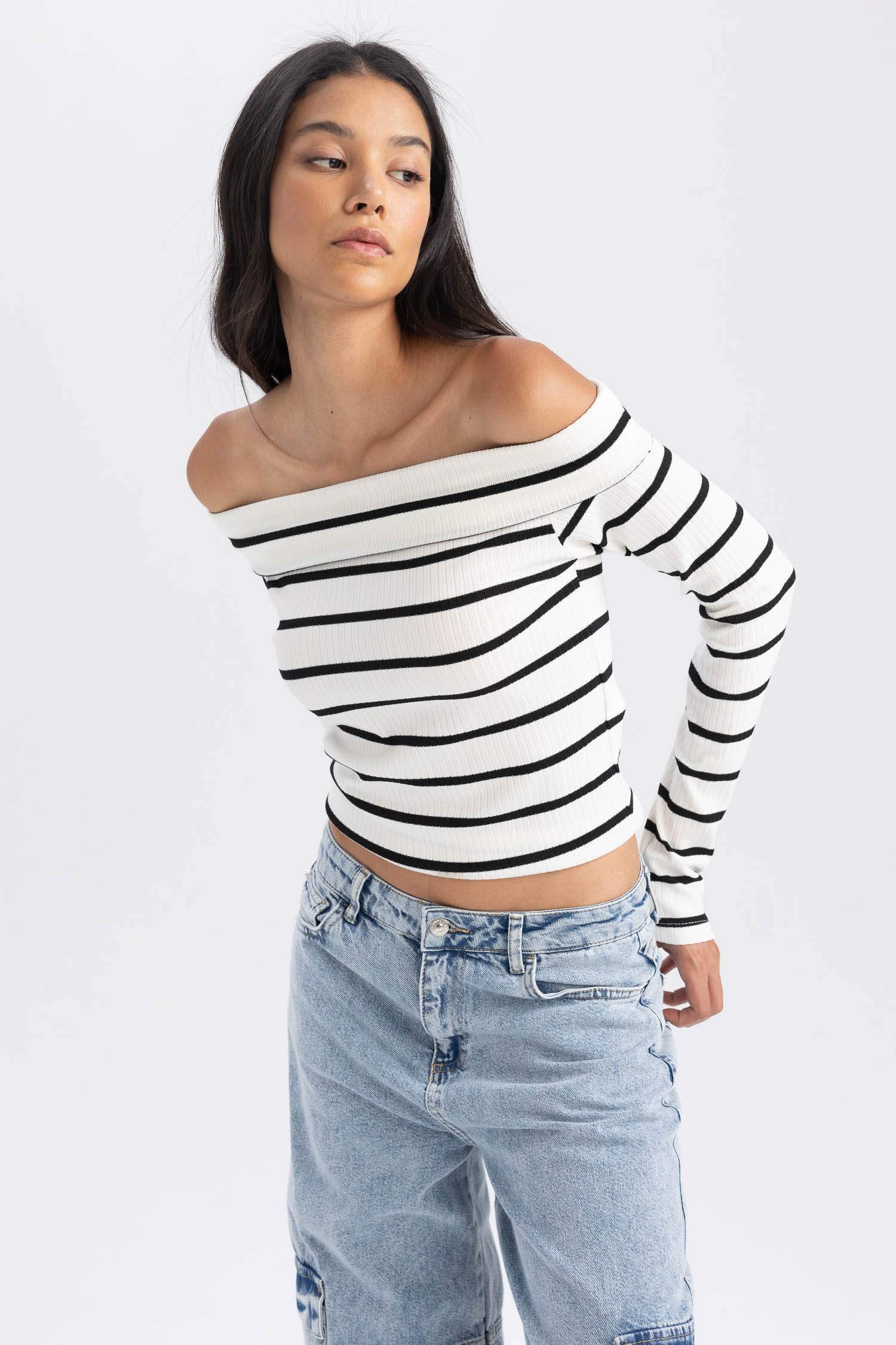 Slim Fit Dar Kesim Omzu Açık Çizgili Fitilli Kaşkorse Uzun Kollu Tişört