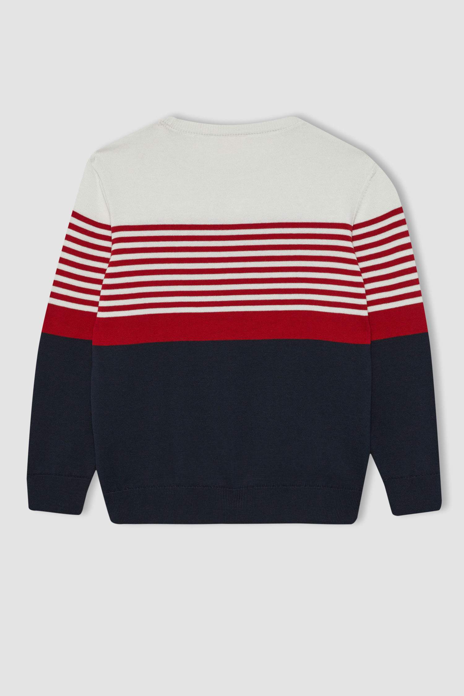 Свитер стандартного кроя с круглым вырезом для мальчиков