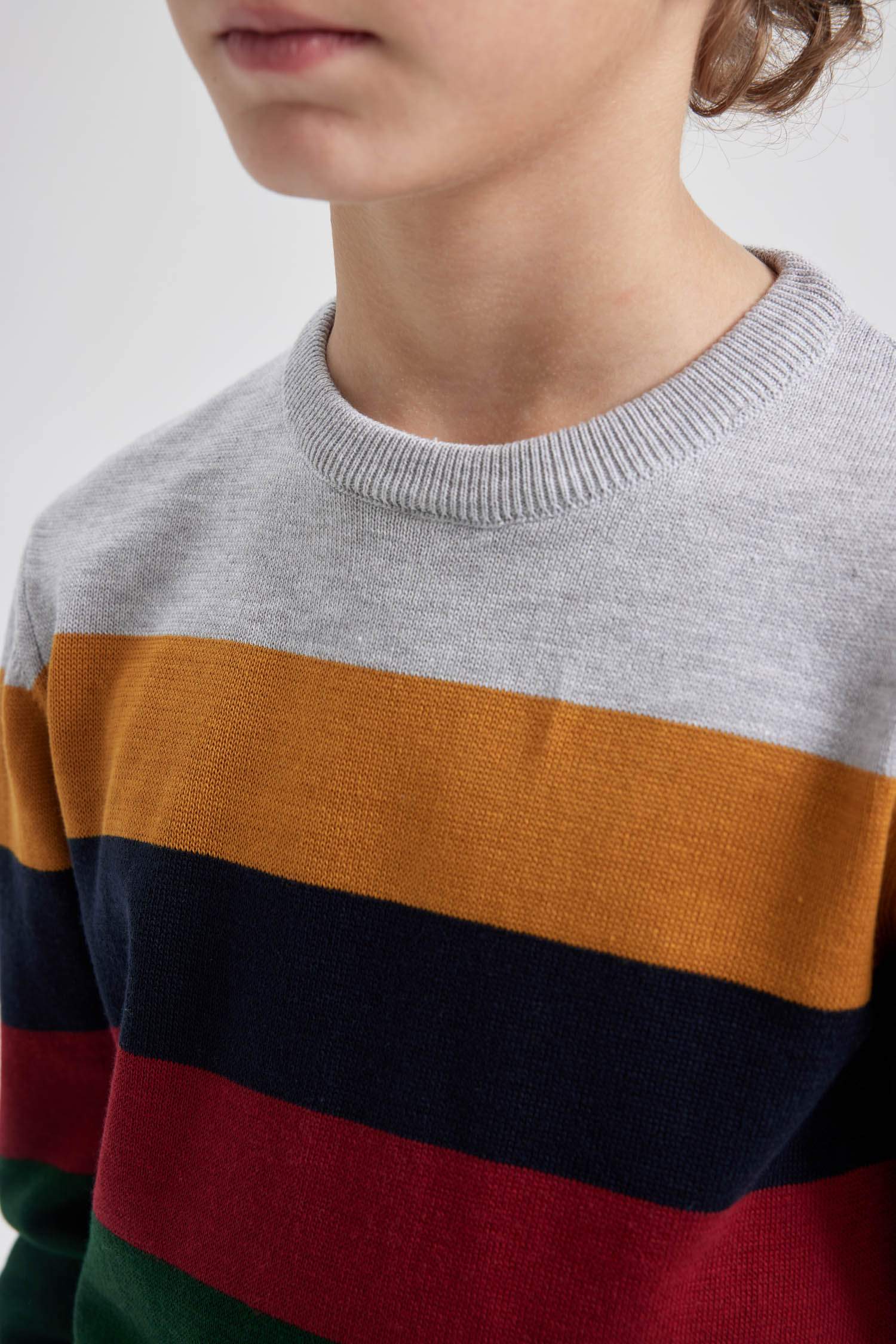 بلوفر اولادي تريكو قصة عادية برقبة مستديرة ميلانج رمادي فاتح