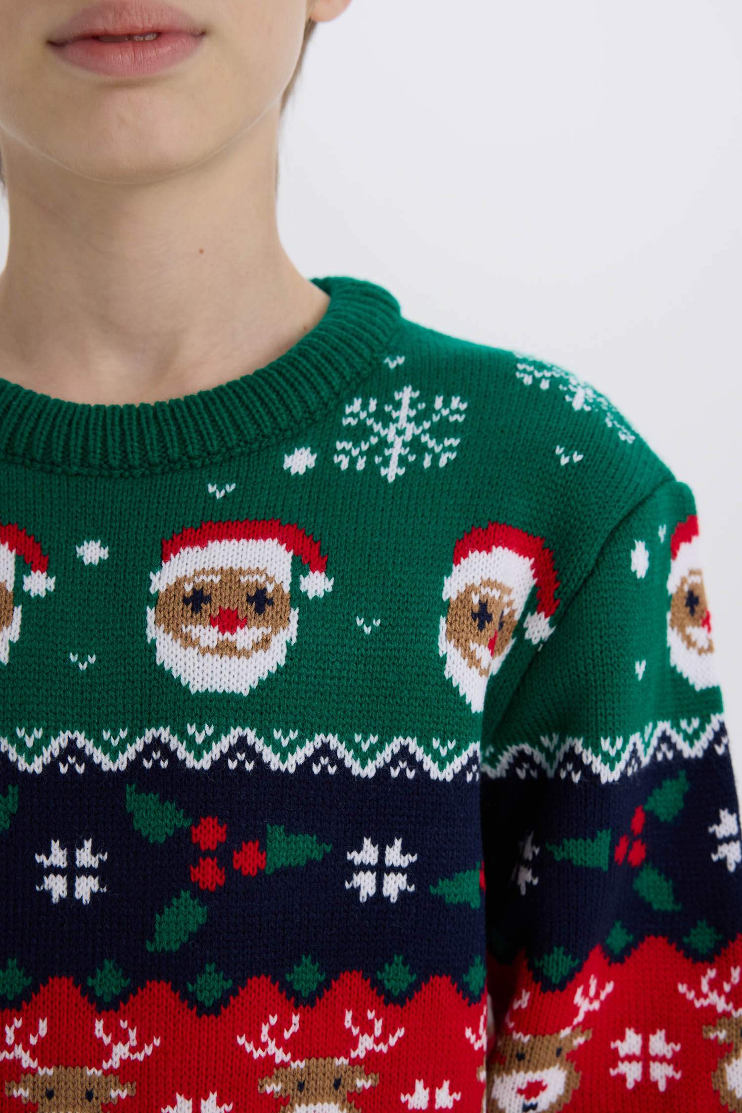 بلوز صوف ولادي قصة عادية بطبعة كريسمس