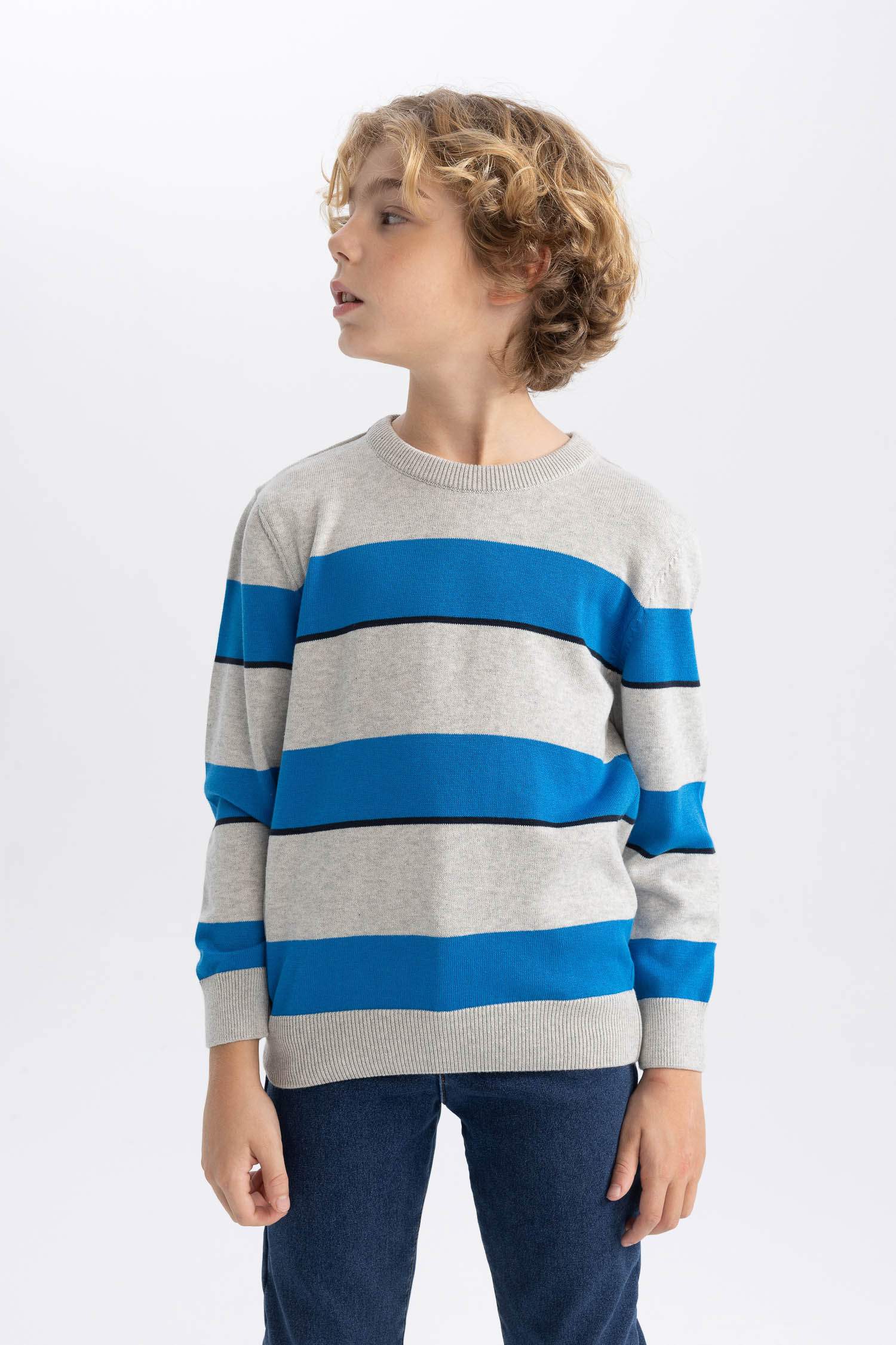 Свитер стандартного кроя с круглым вырезом для мальчиков