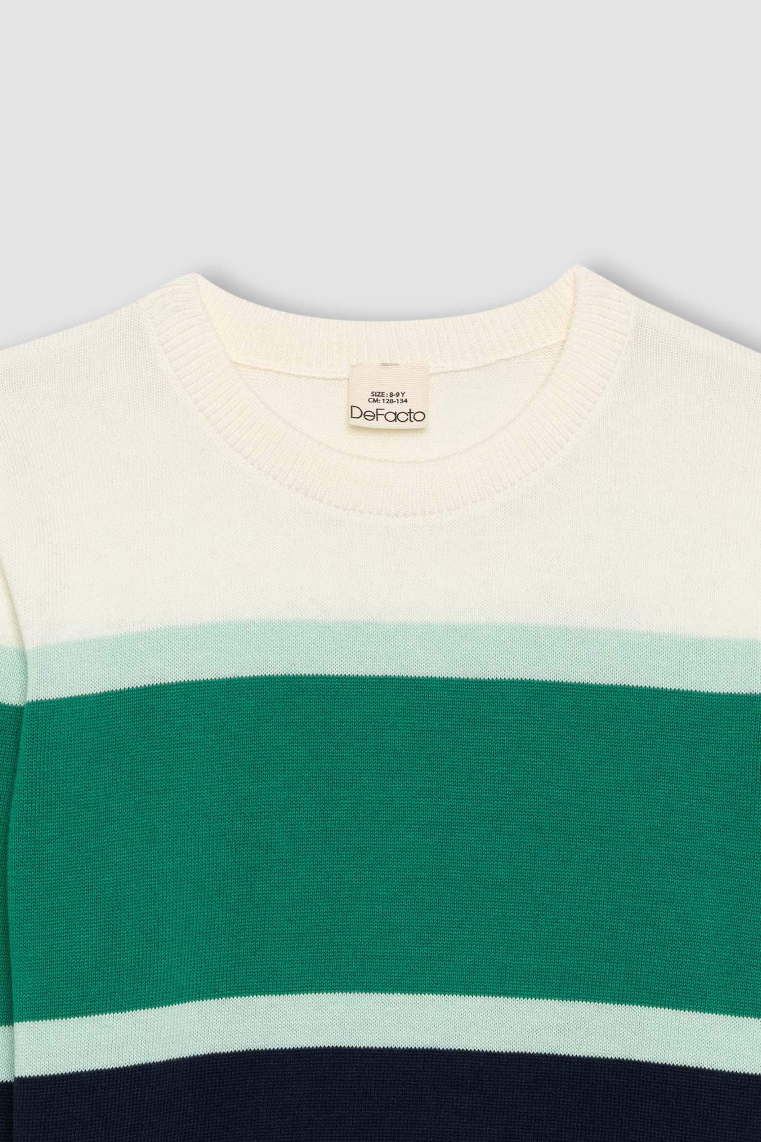 Свитер стандартного кроя с круглым вырезом для мальчиков