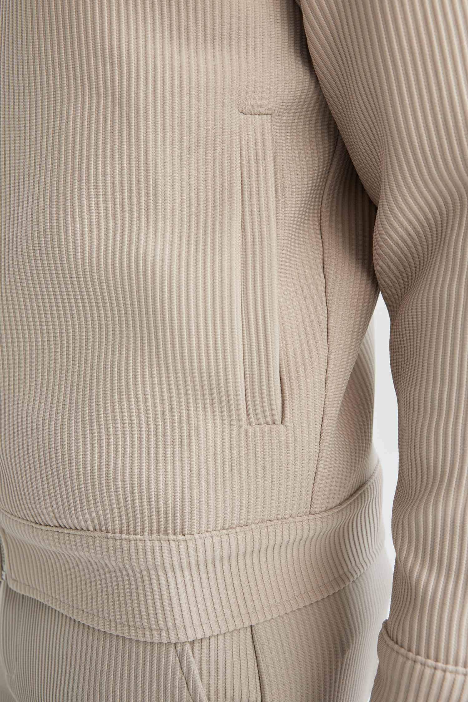 Бомбер свободного кроя