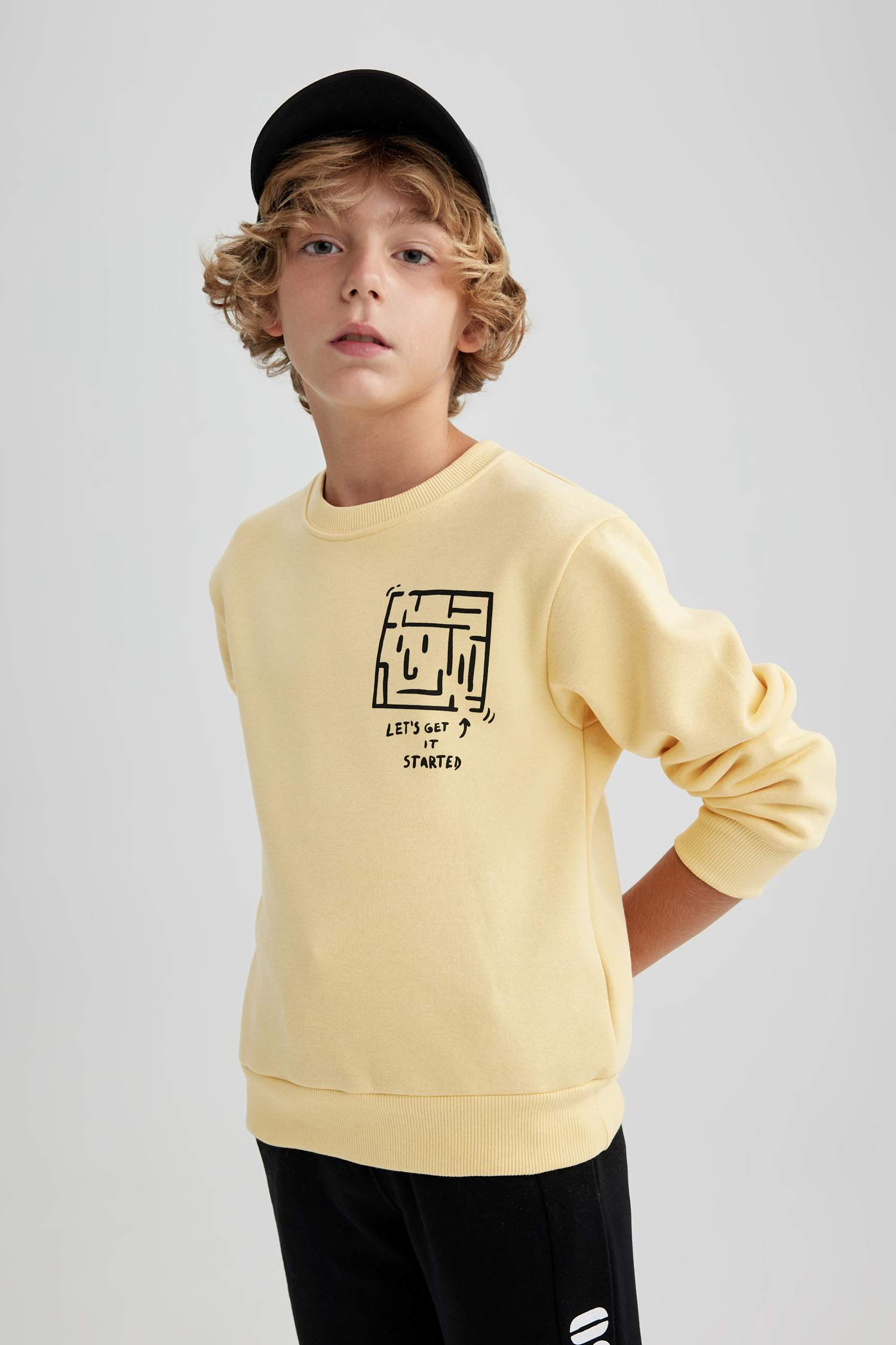 Yellow BOYS & TEENS Regular Fit Crew Neck Sweatshirt 2902456 | DeFacto