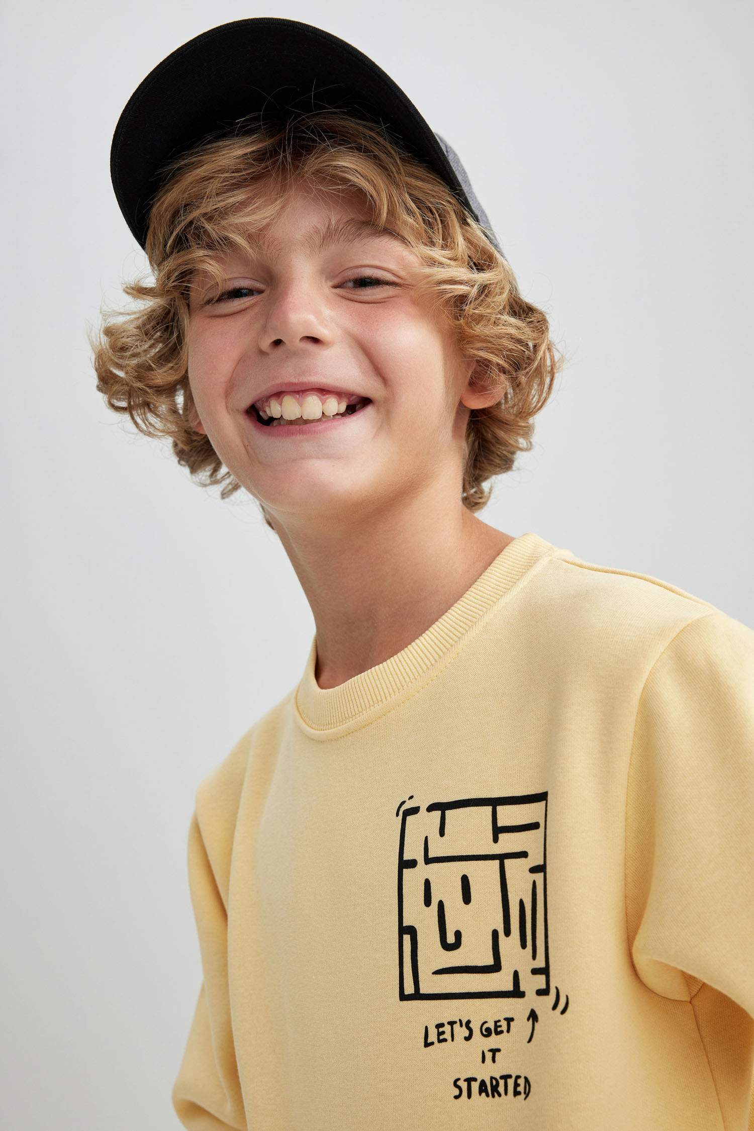 Yellow BOYS & TEENS Regular Fit Crew Neck Sweatshirt 2902456 | DeFacto