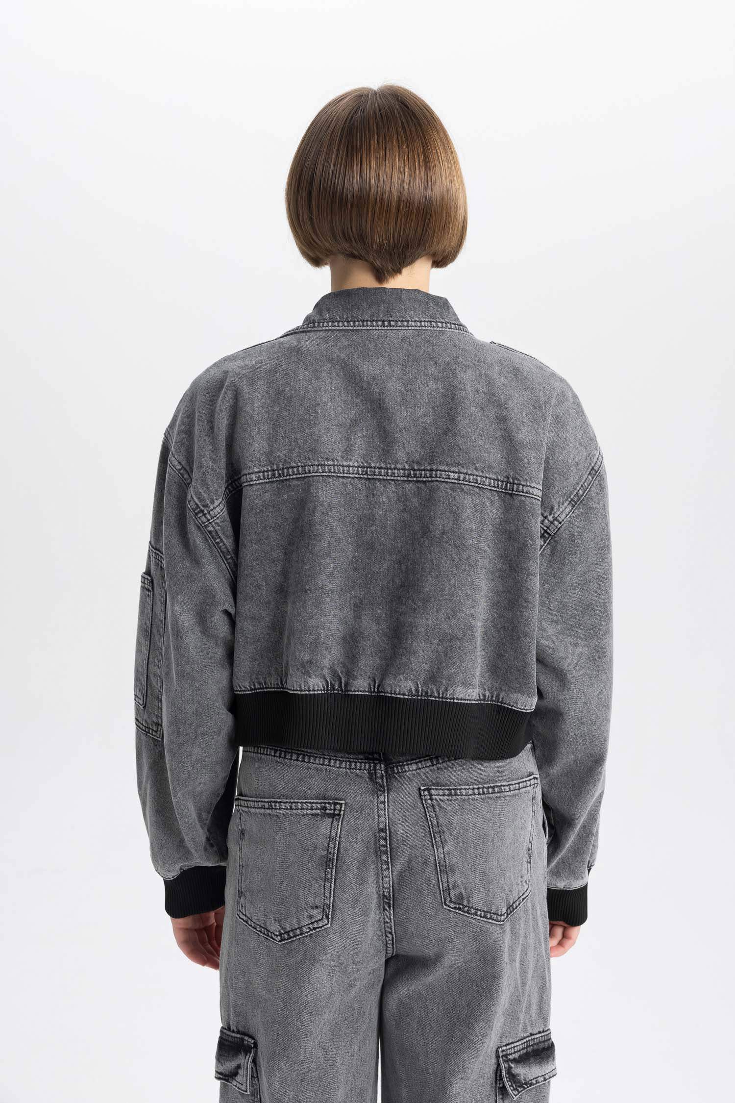 جاكيت جينز بومبر