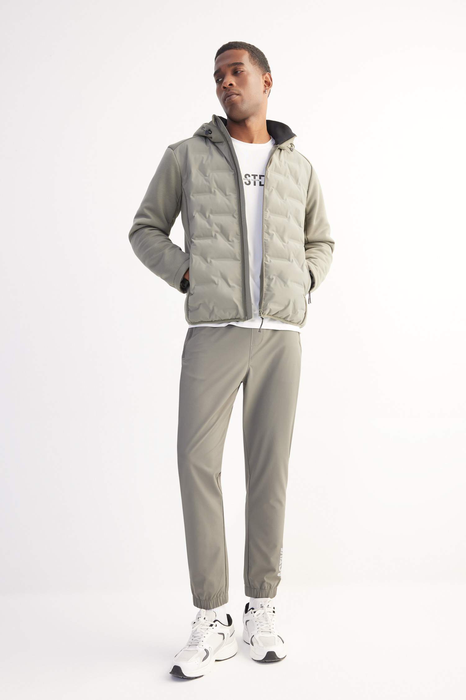 جاكيت سليم فيت بغطاء للرأس و سحاب من DeFactoFit