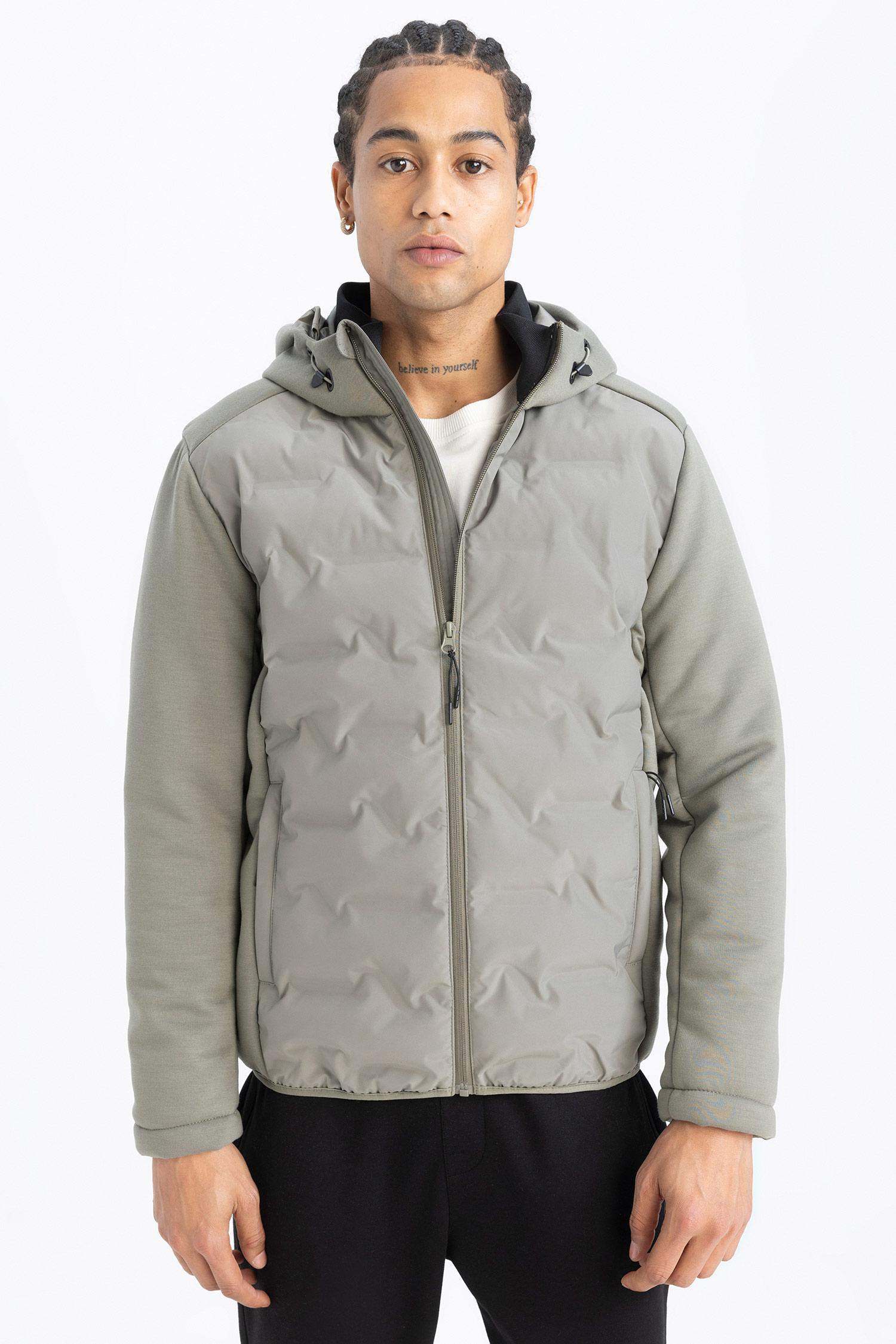 جاكيت سليم فيت بغطاء للرأس و سحاب من DeFactoFit