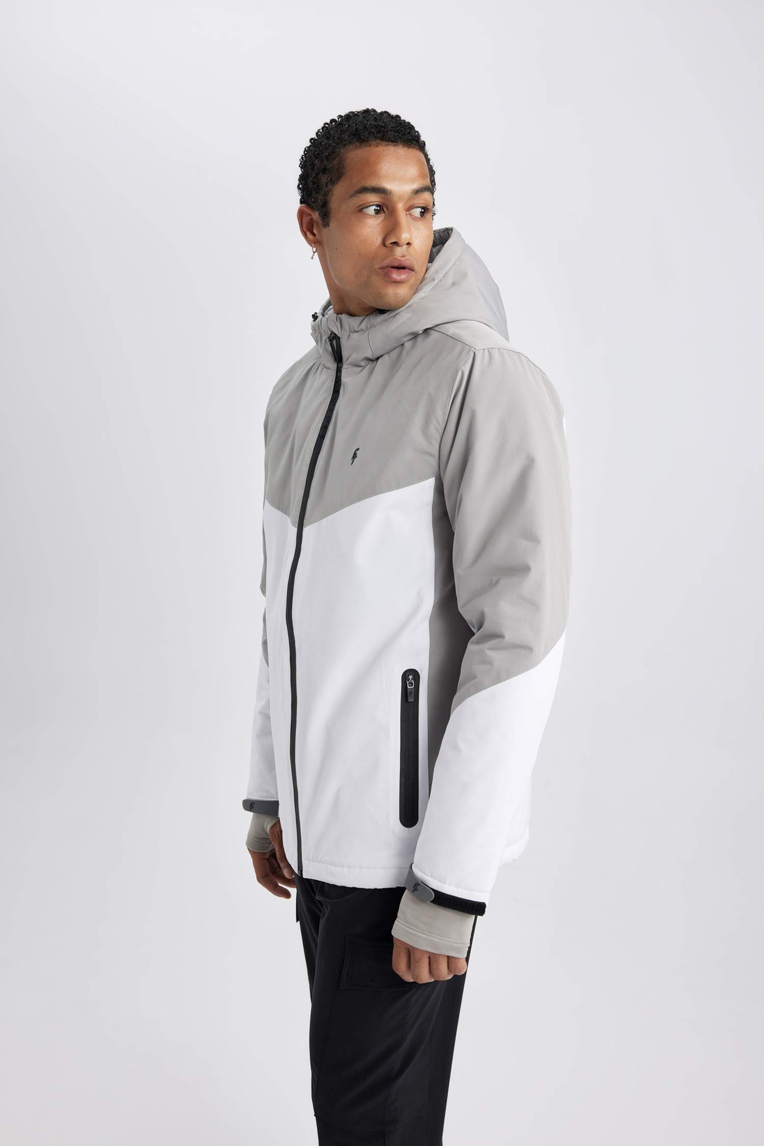 Mont Su İtici Rüzgar Geçirmez Slim Fit Dar Kesim Kapüşonlu Fermuarlı Cepli Ribana