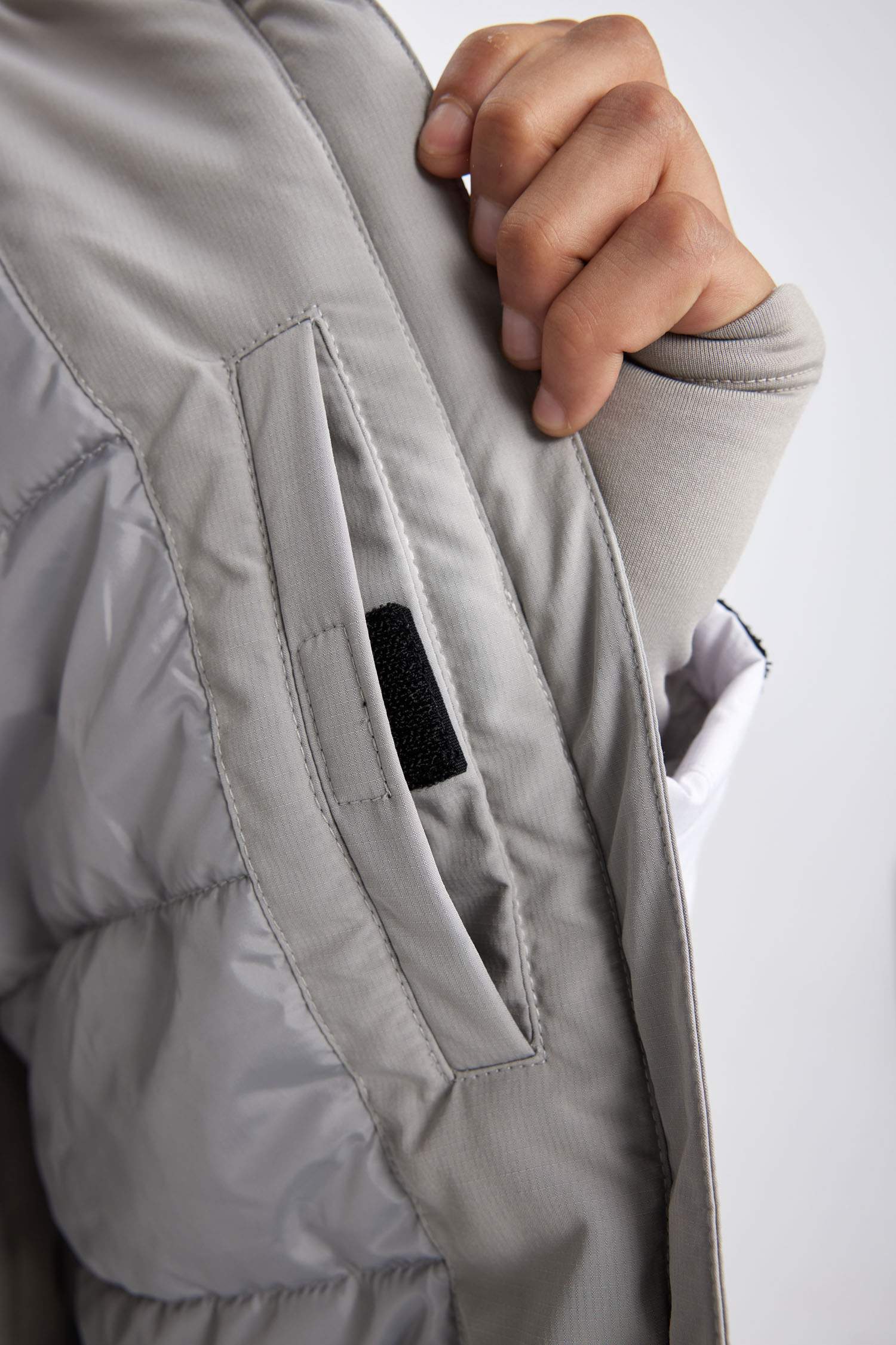 Mont Su İtici Rüzgar Geçirmez Slim Fit Dar Kesim Kapüşonlu Fermuarlı Cepli Ribana