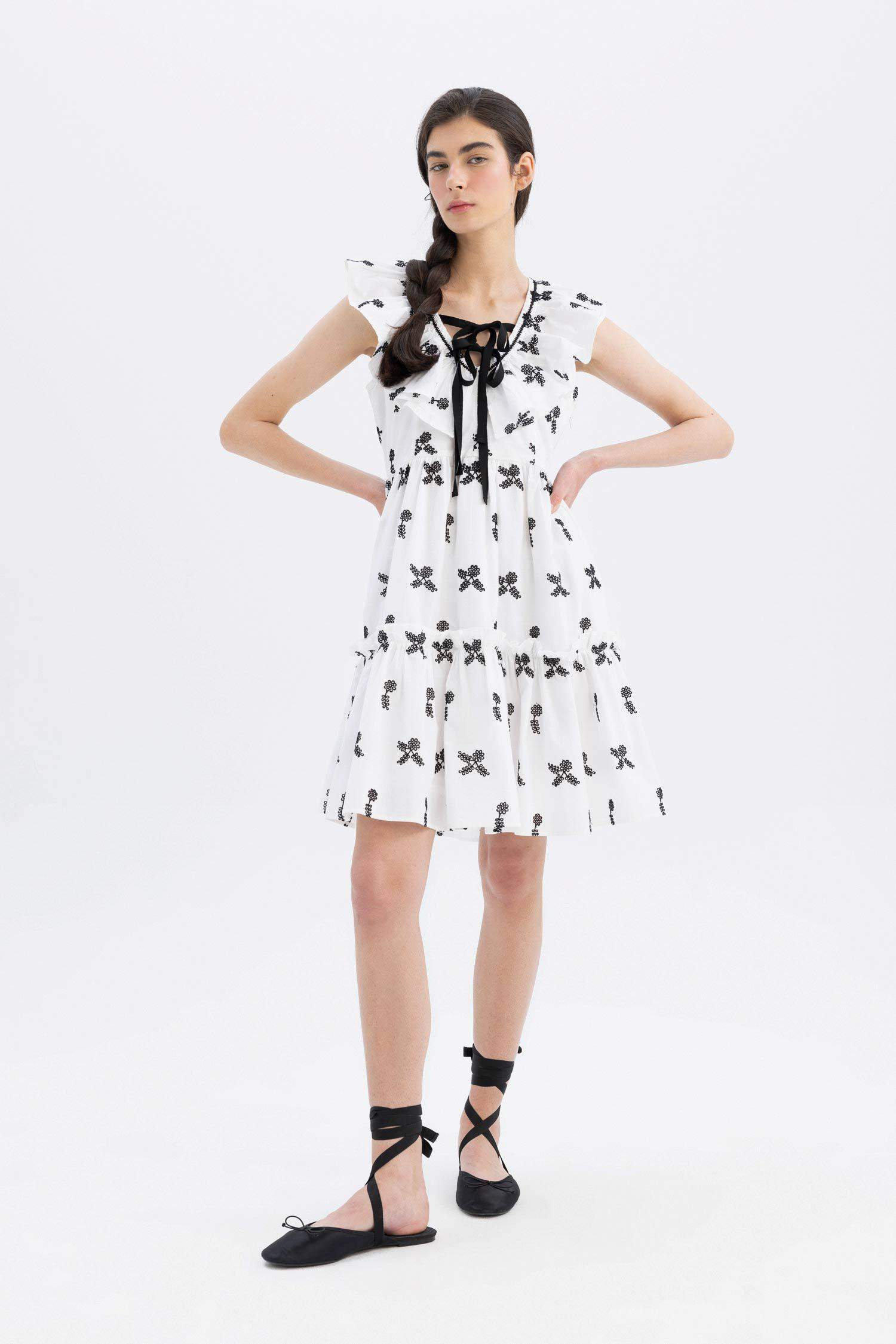 Lug Von Siga x DeFacto Bodycon V-Neck Embroidery Mini Dress